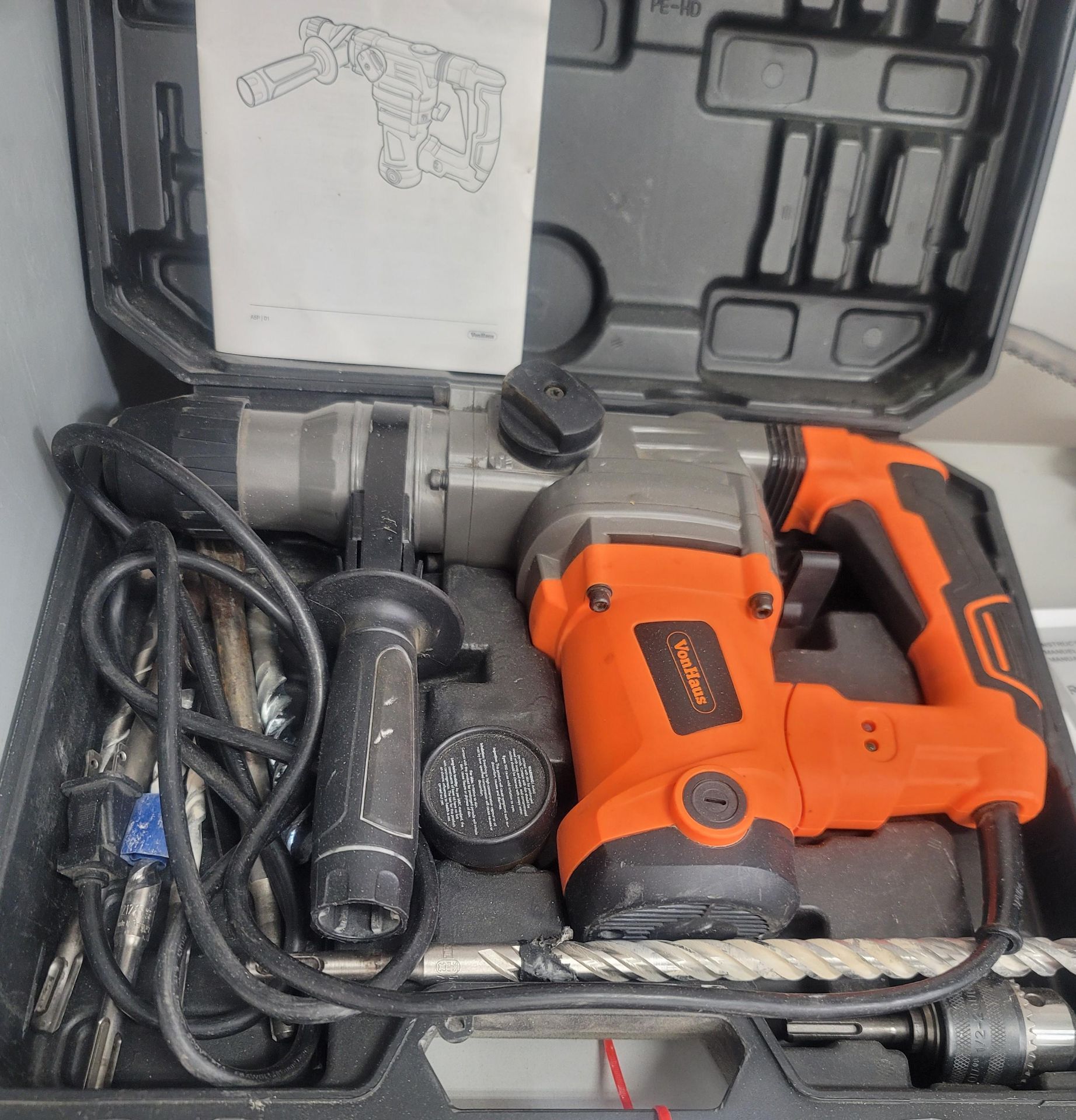 VONHAUS 1-3/16" SDS-PLUS HEAVY DUTY ROTARY HAMMER DRILL, 10 AMP, 3-FUNCTION MODES, 850 RPM, W/ - Image 2 of 2