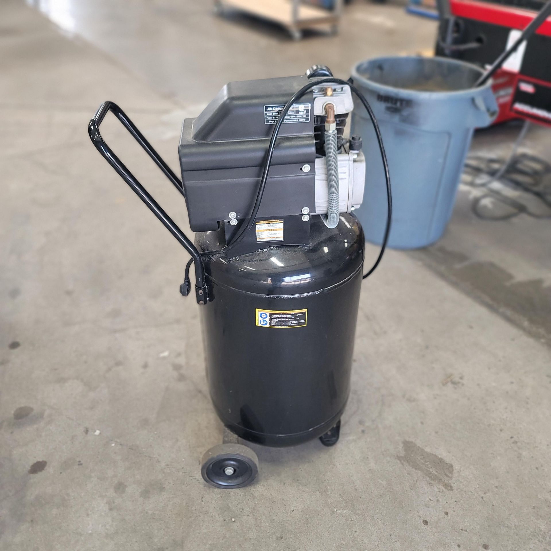 CENTRAL PNEUMATIC PORTABLE AIR COMPRESSOR, MODEL 61454, 2.5 HP, 21-GAL TANK, 125 MAX PSI - Image 2 of 3