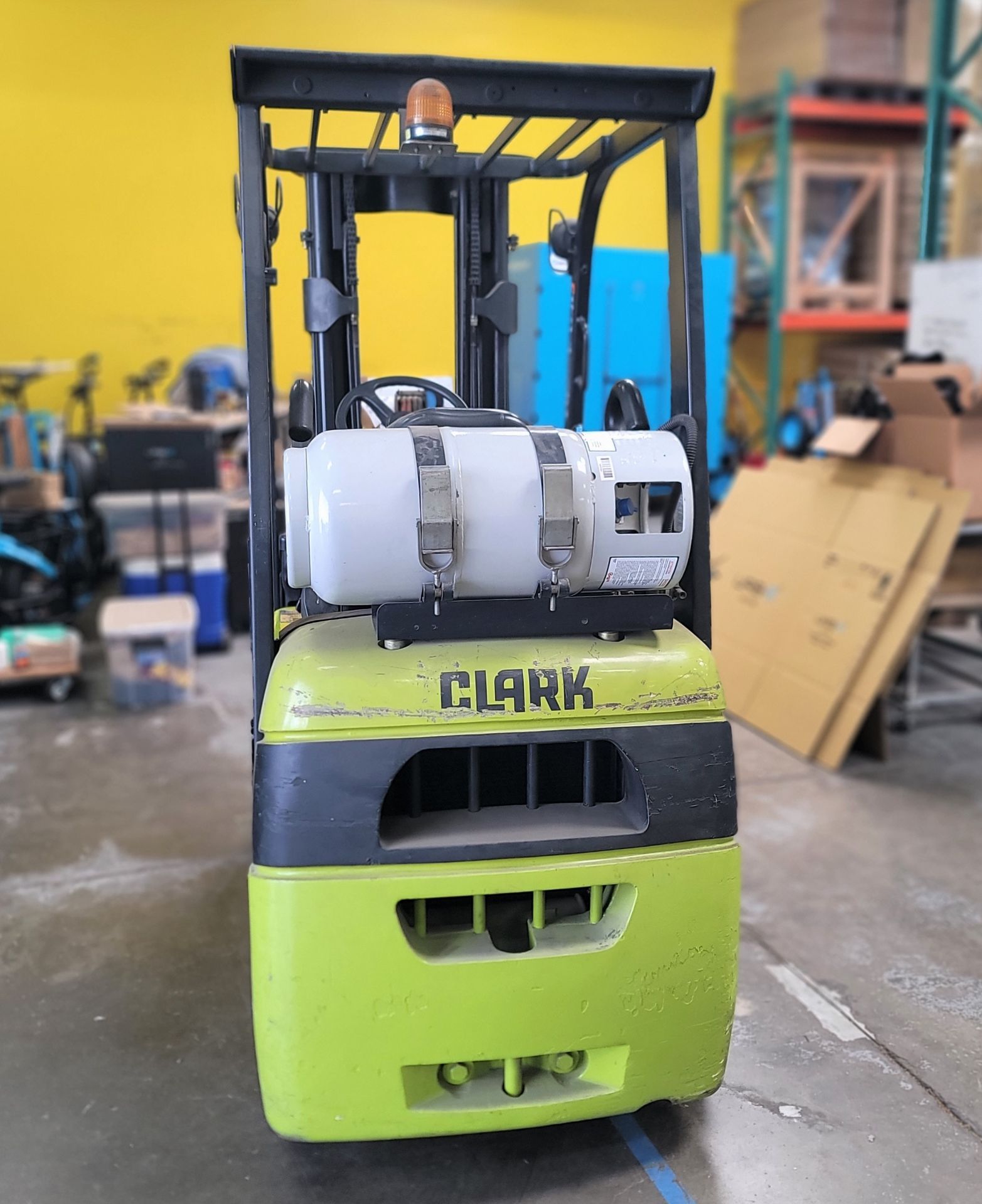 CLARK LPG FORKLIFT, MODEL C18CL, 4,000 LB CAPACITY, 3-STAGE MAST, SIDE SHIFT, 40" FORKS, LOAD - Image 5 of 9