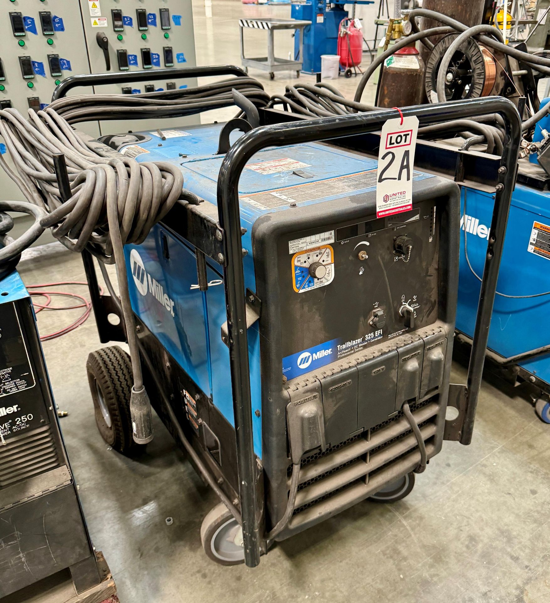 MILLER TRAILBLAZER 325 EFI ARC REACH DC WELDER/GENERATOR, S/N NA050224R - Image 3 of 6