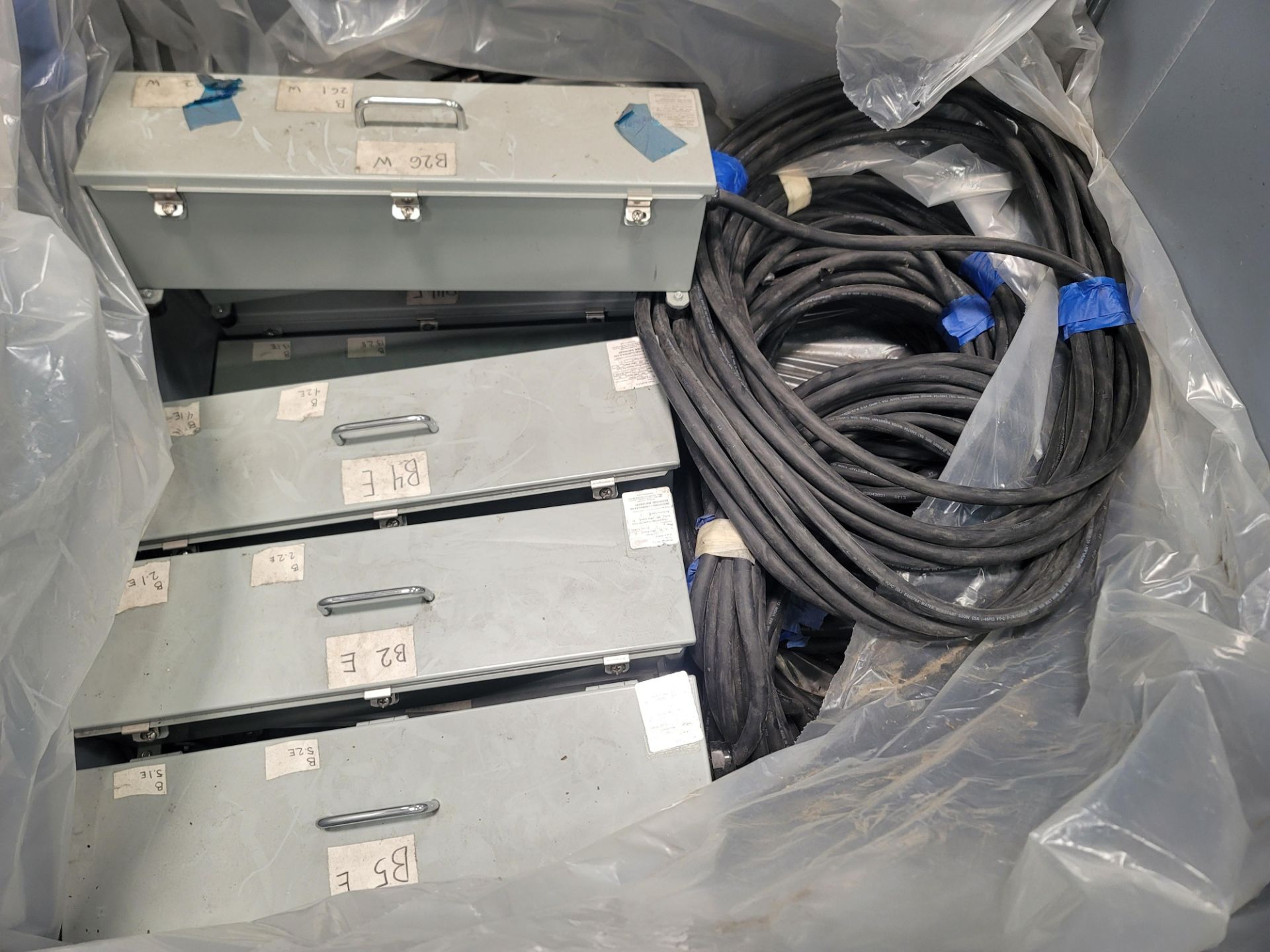 LOT - (5) BRISKHEAT 480V/3-PHASE 2-PLUG DISTRIBUTION BOX, MODEL SLSPLIT-2, BULK CONTAINER IS NOT