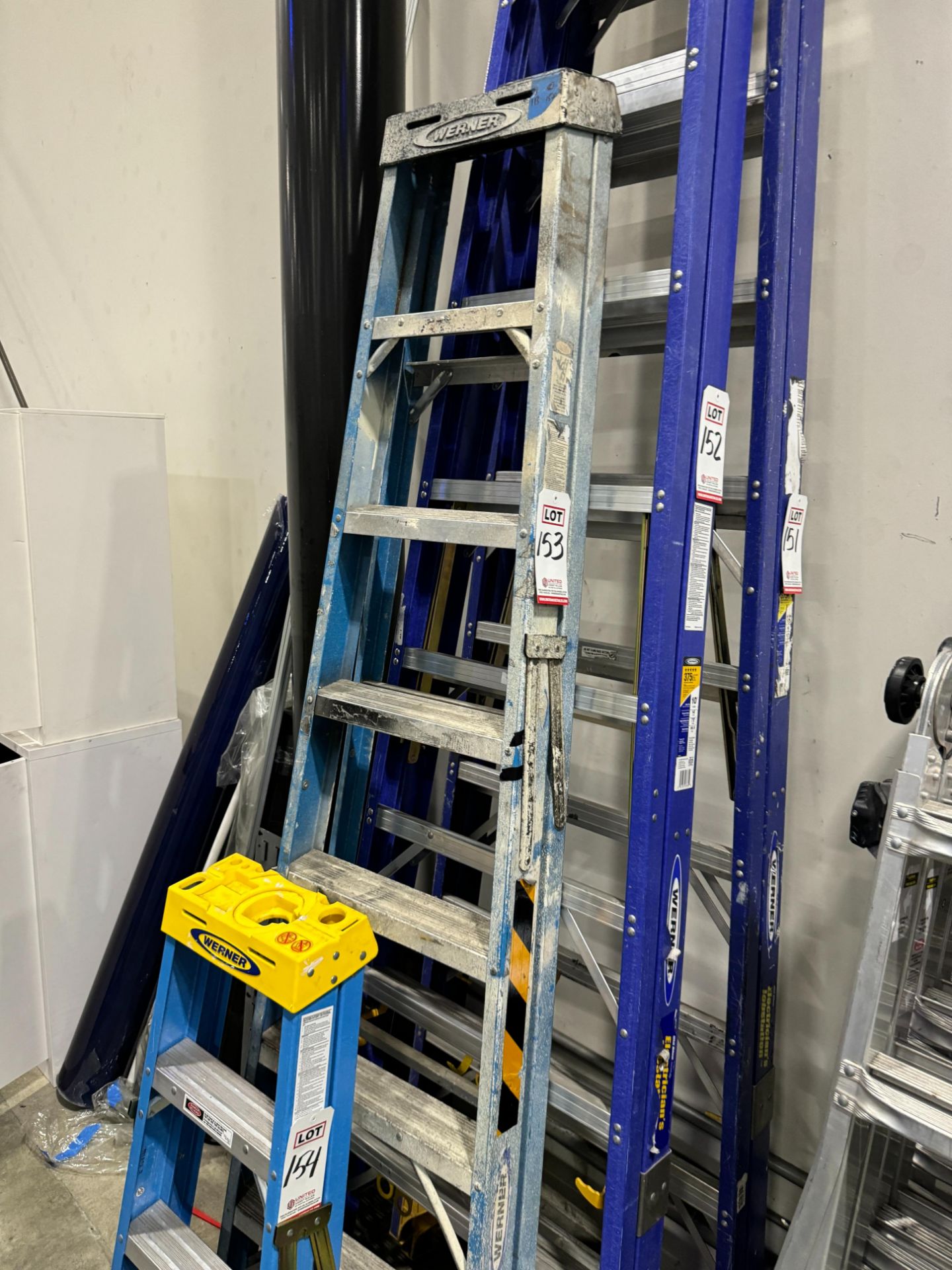 WERNER 8' ALUMINUM LADDER