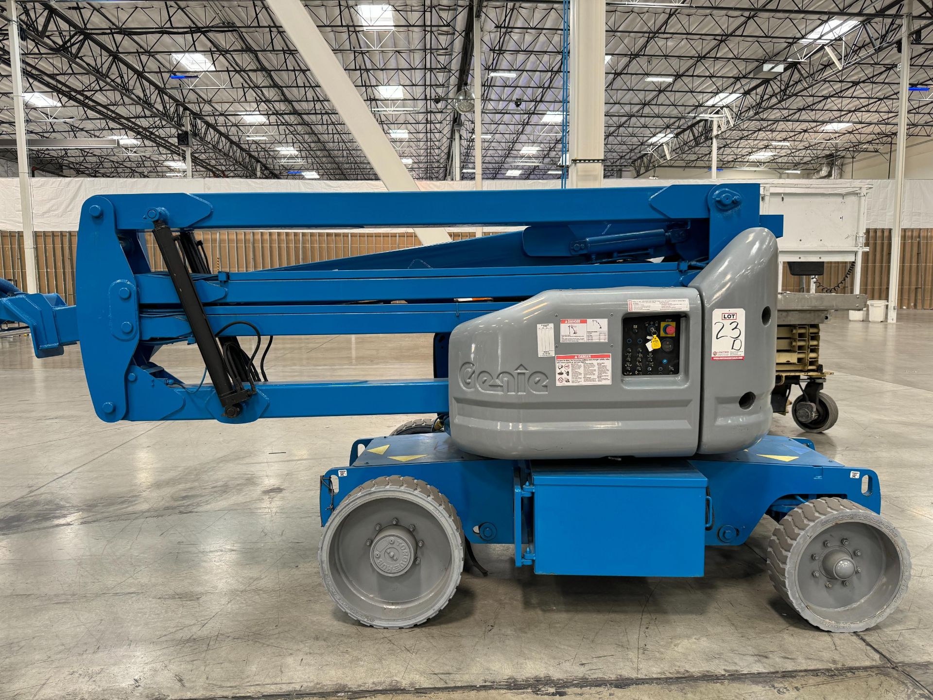 2010 GENIE ARTICULATED BOOM LIFT, MODEL Z-40/23N RJ, MAX WORKING HEIGHT: 46'5", MAX HORIZONTAL - Image 3 of 18