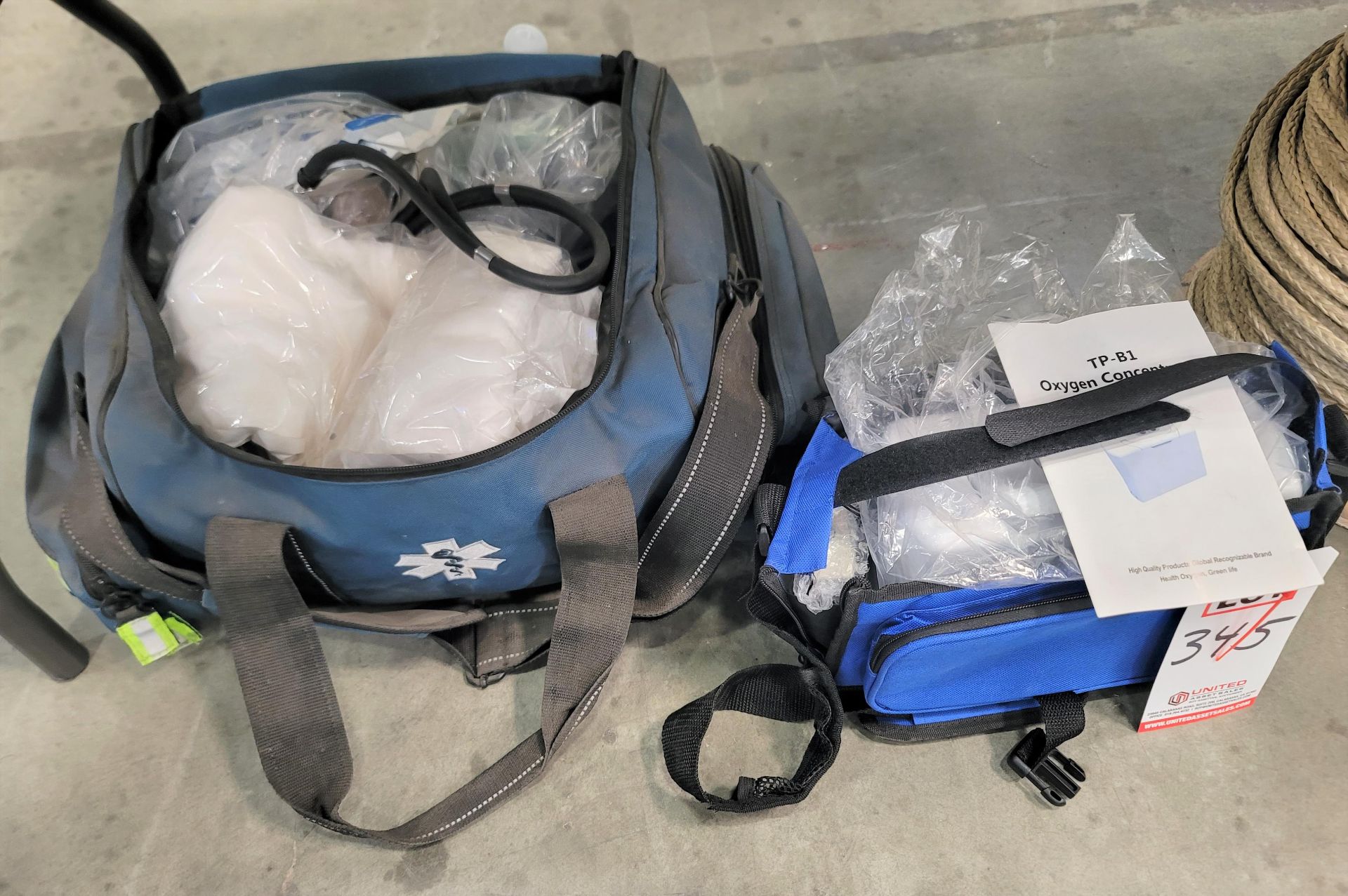 LOT - MEDICAL TRAUMA RESPONSE BAG AND OXYGEN CONCENTRATOR