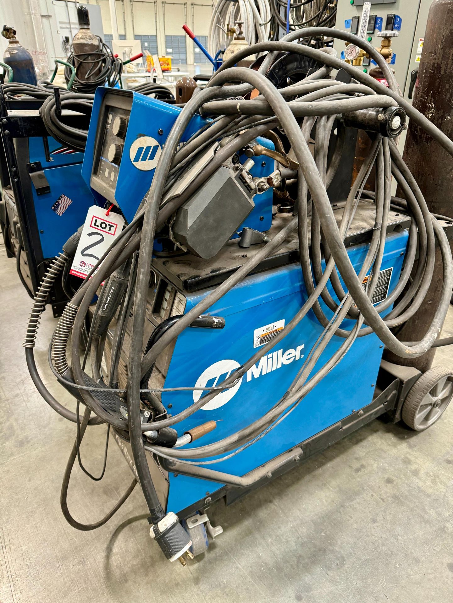 MILLER PIPEWORX 400 WELDER, S/N MF040217C, W/ WIRE FEEDER, OXY TANKS ARE NOT INCLUDED