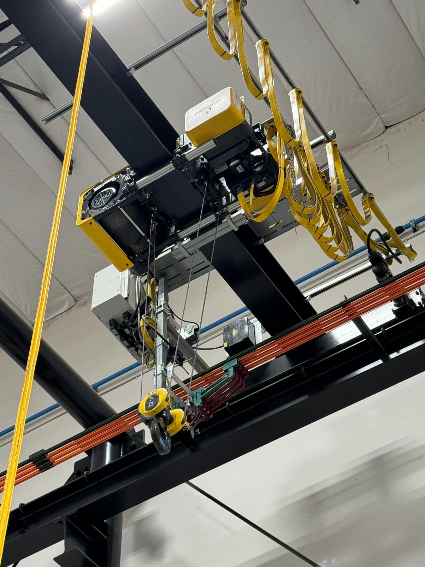 ADVANCED 3 TON FREE STANDING OVERHEAD BRIDGE CRANE, 37' X 135' X 29' HT, PENDANT CONTROL - Image 3 of 11