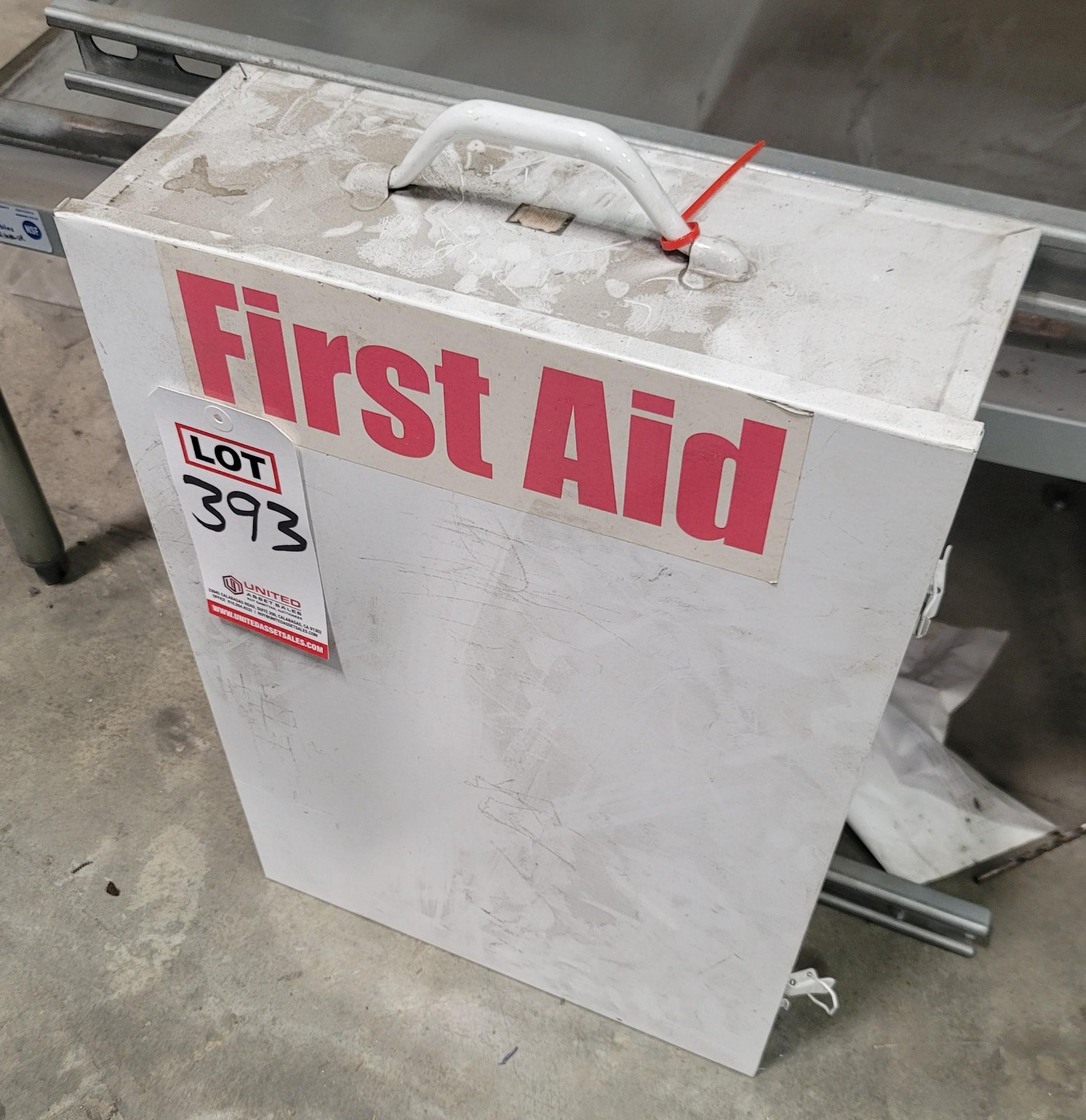 FIRST AID KIT, WALL HUNG