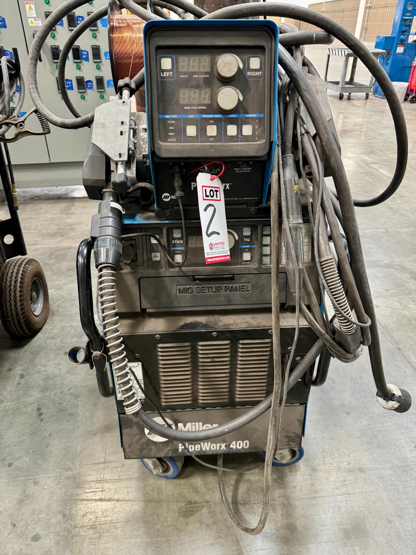 MILLER PIPEWORX 400 WELDER, S/N MF040217C, W/ WIRE FEEDER, OXY TANKS ARE NOT INCLUDED - Image 2 of 8