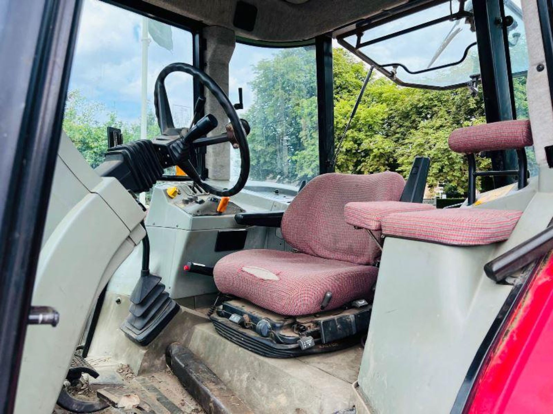 MASSEY FERGUSON 6180 4WD TRACTOR *5576 HOURS* C/W FRONT LINKAGE - Image 9 of 15