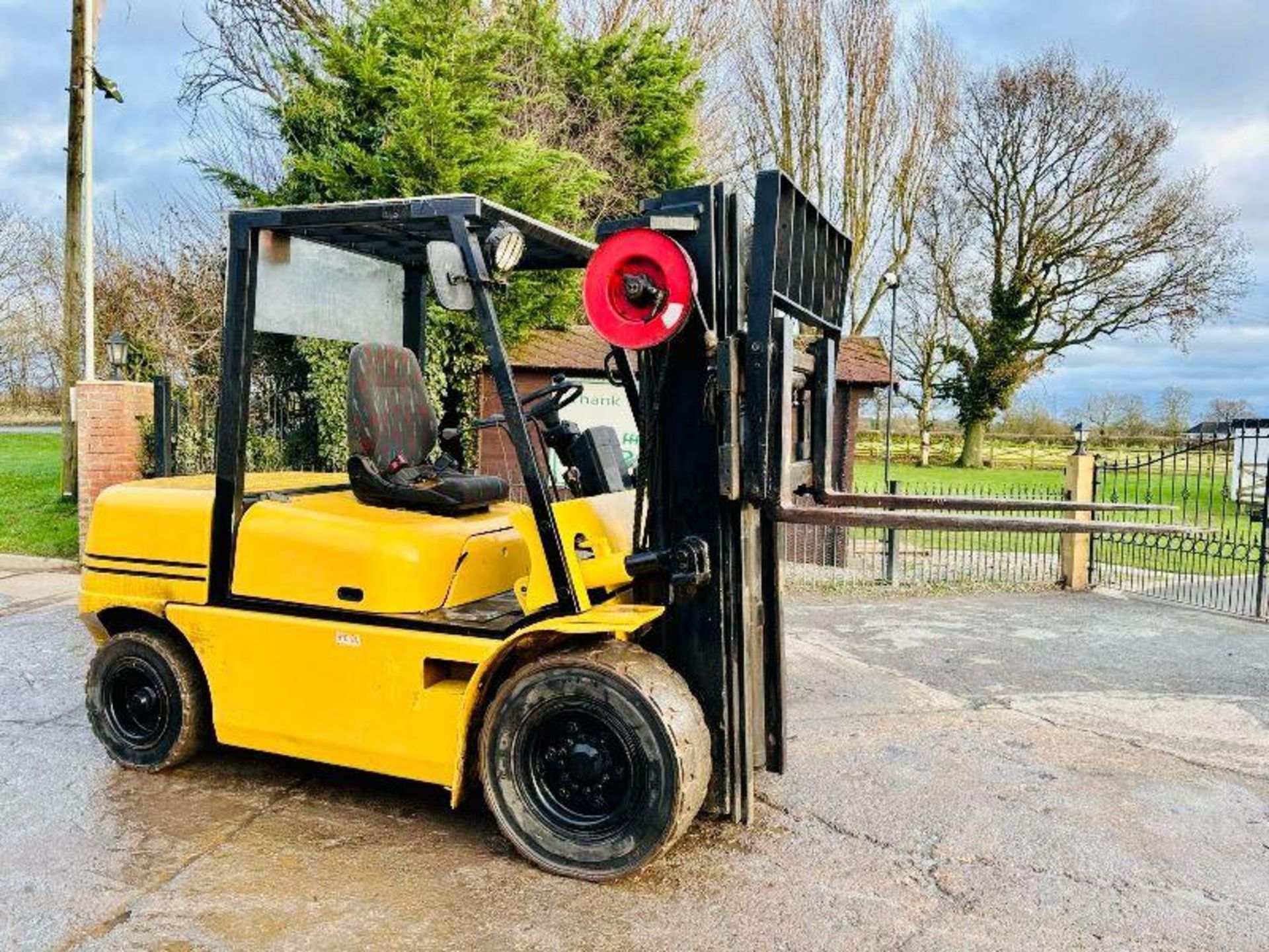 HALLA HDF 45A DIESEL FORKLIFT *CONTAINER SPEC* C/W PALLET TINES - Image 11 of 16