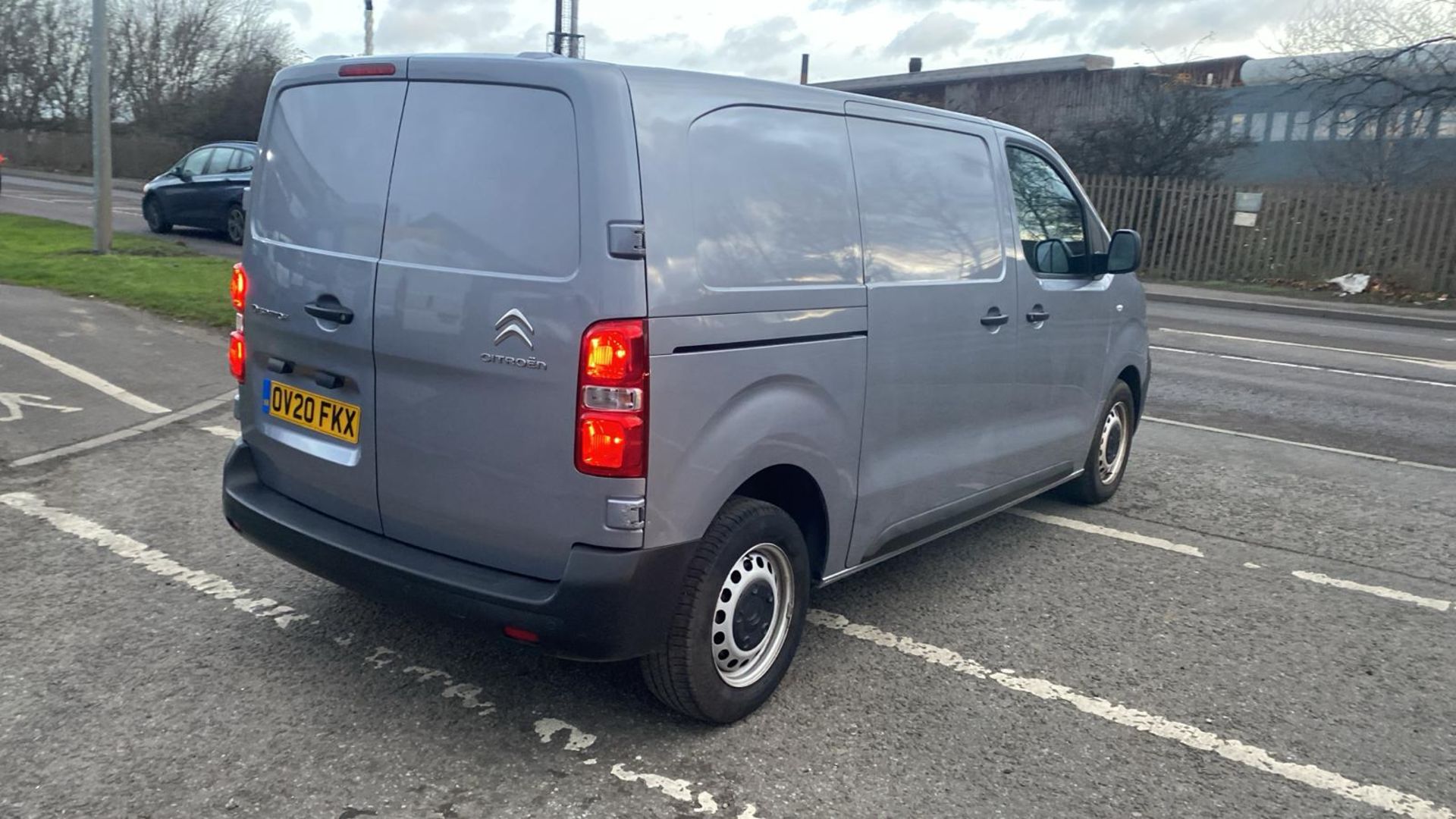 2020 20 CITROEN DISPATCH PANEL VAN - 2.0 6 SPEED - AIR CON - TWIN SIDE DOORS - Image 7 of 10