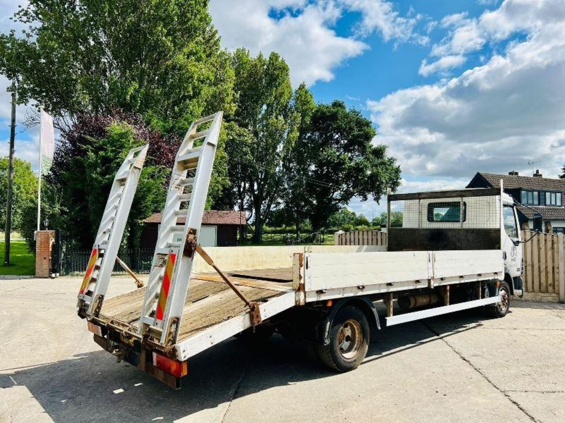 DAF 45.150 4X2 BEAVER TAIL LORRY C/W ALLOY RAMPS - Image 8 of 11