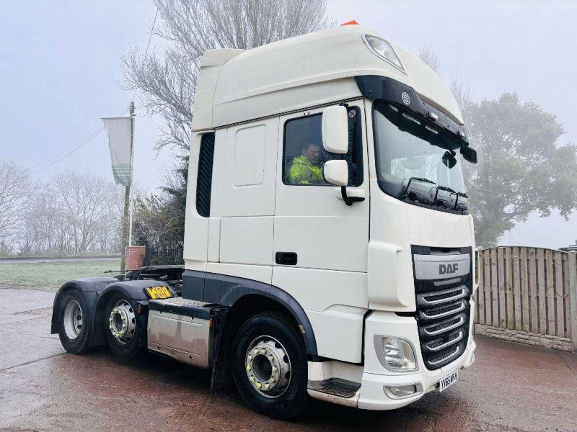 DAF XF510 6X2 TRACTOR UNIT *YEAR 2016, MOT'D TILL APRIL 2024* - READING 700328 KMS