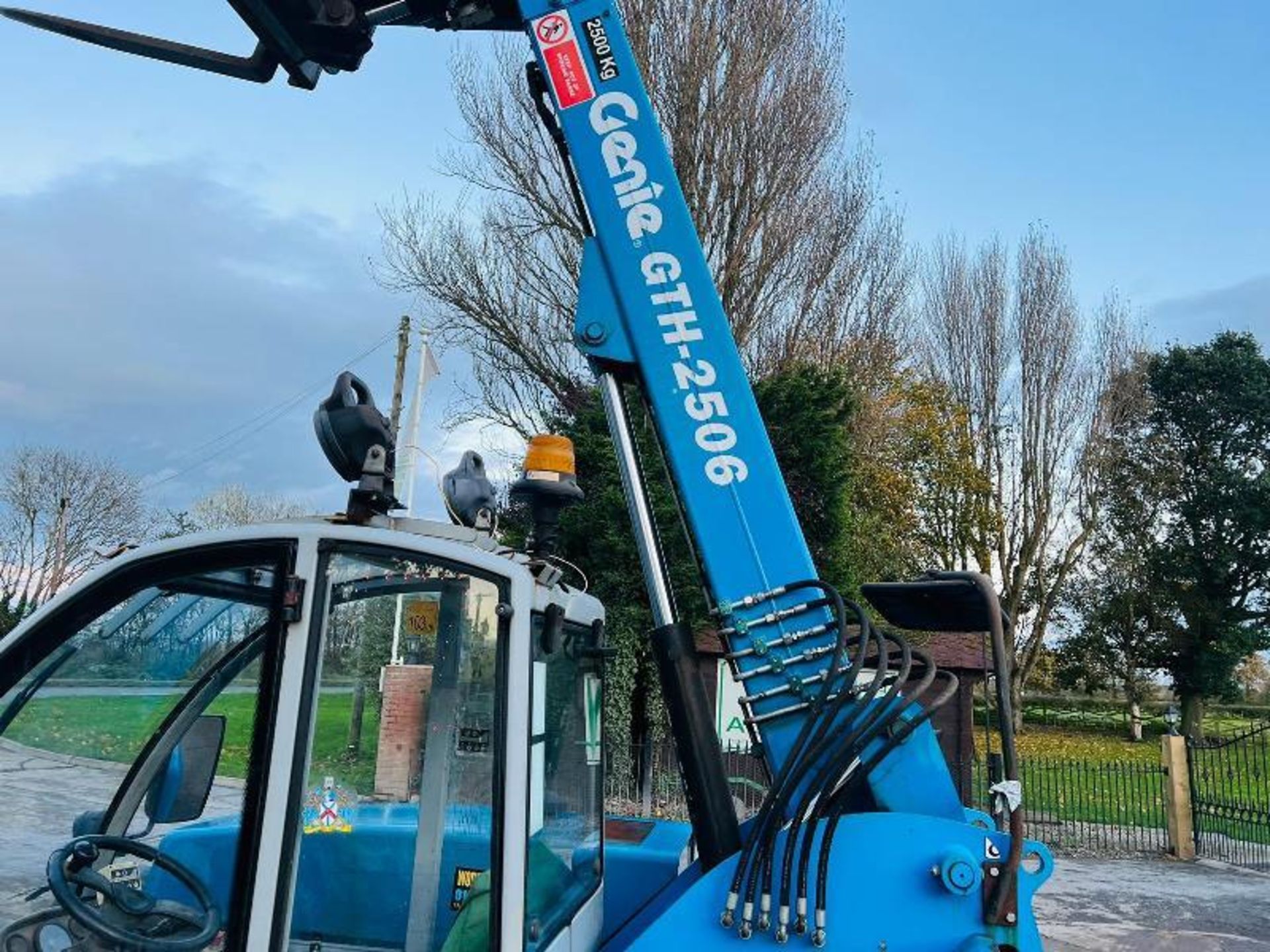 GENIE GTH-2506 4WD TELEHANDLER C/W PALLET TINES. - Image 8 of 15