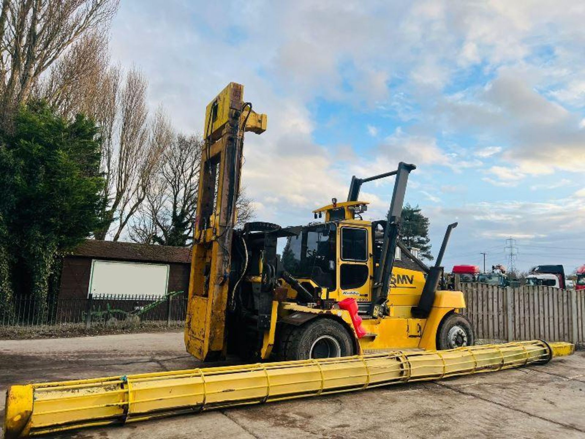 SMV SL16-1200A HIGH RISE CABIN FORKLIFT C/W ROTATING HEAD STOCK & PIPE CARRIER  - Image 3 of 19