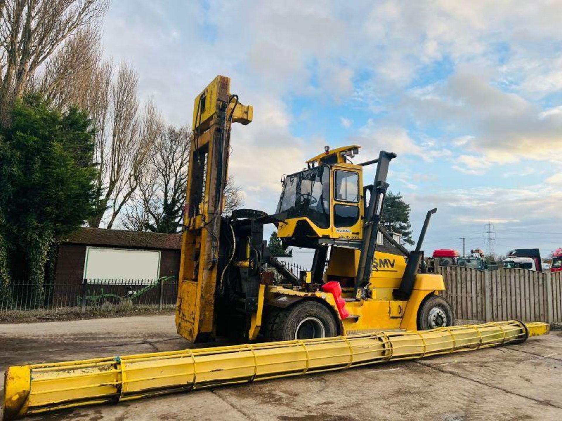 SMV SL16-1200A HIGH RISE CABIN FORKLIFT C/W ROTATING HEAD STOCK & PIPE CARRIER  - Image 17 of 19