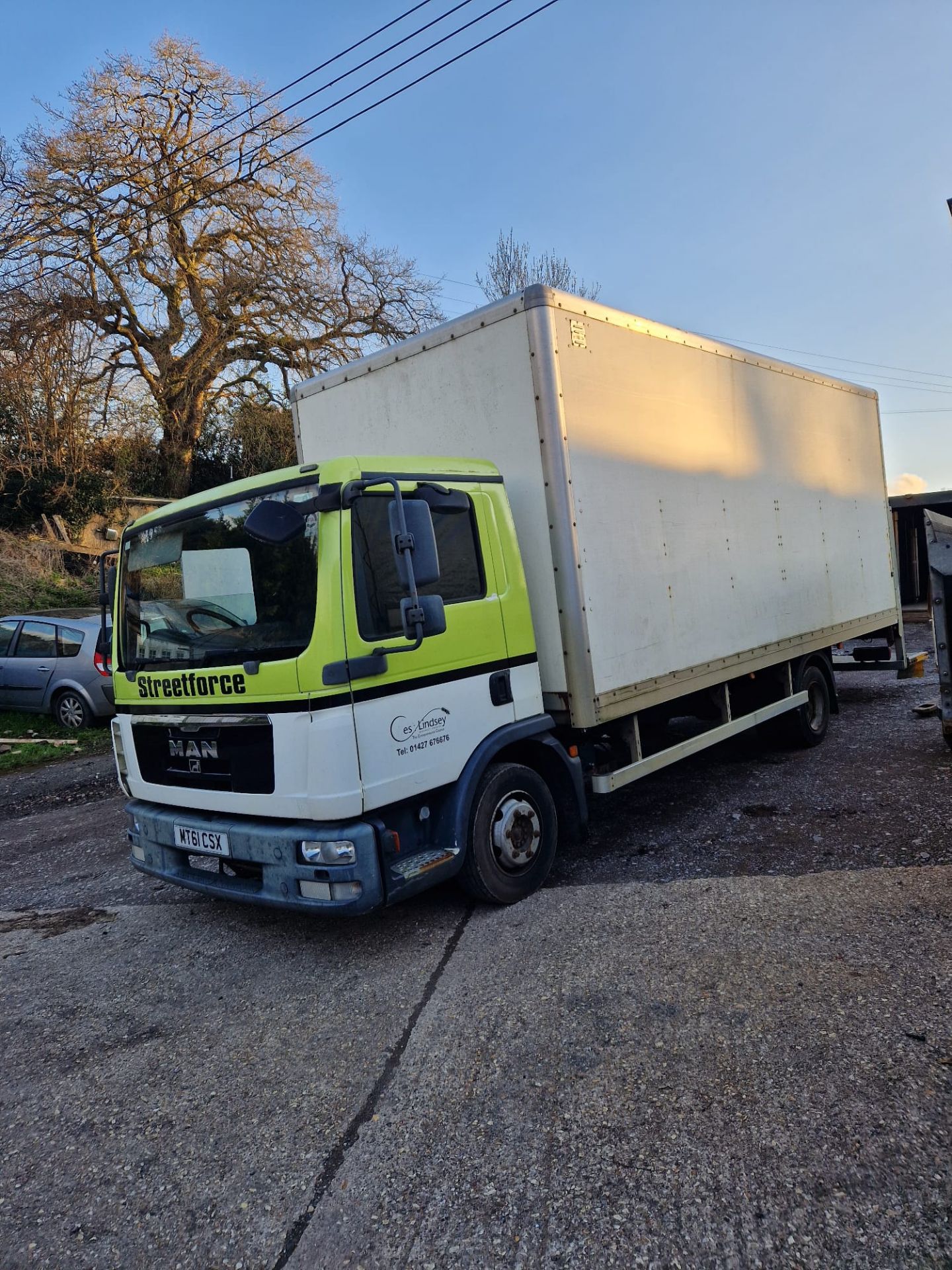 MAN 7.5 TON TRUCK WITH TAIL LIFT - STARTS AND DRIVES - Image 2 of 8