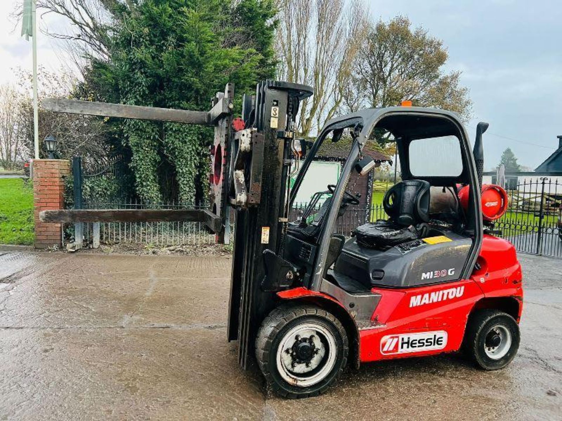 MANITOU MI30G CONTAINER SPEC FORKLIFT *YEAR 2013* C/W HYDRAULIC TURN TABLE - Image 14 of 14