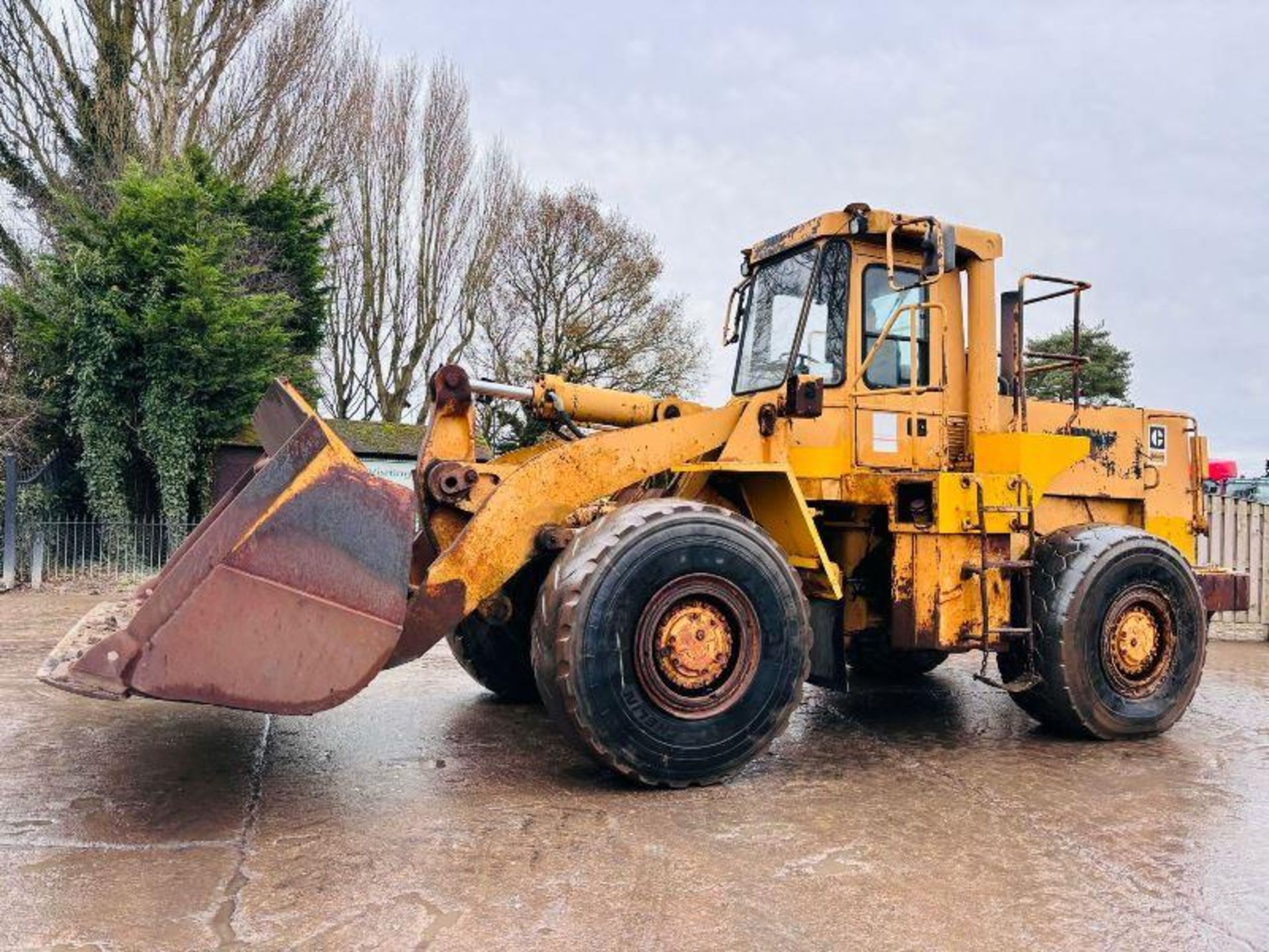 CATERPILLAR 966D 4WD LOADING SHOVEL C/W BUCKET - Image 13 of 18