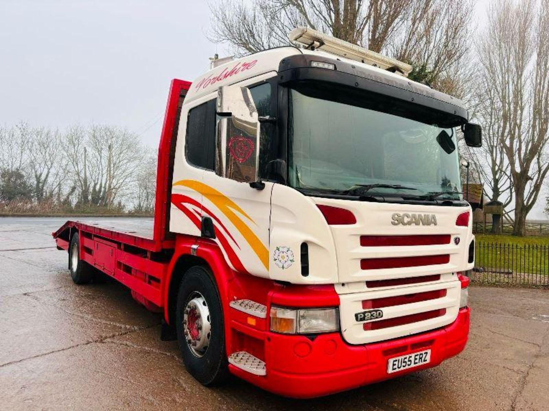 SCANIA P230 4X2 BEAVER TAIL LORRY C/W MANUAL GEAR BOX & WINCH - Image 4 of 18