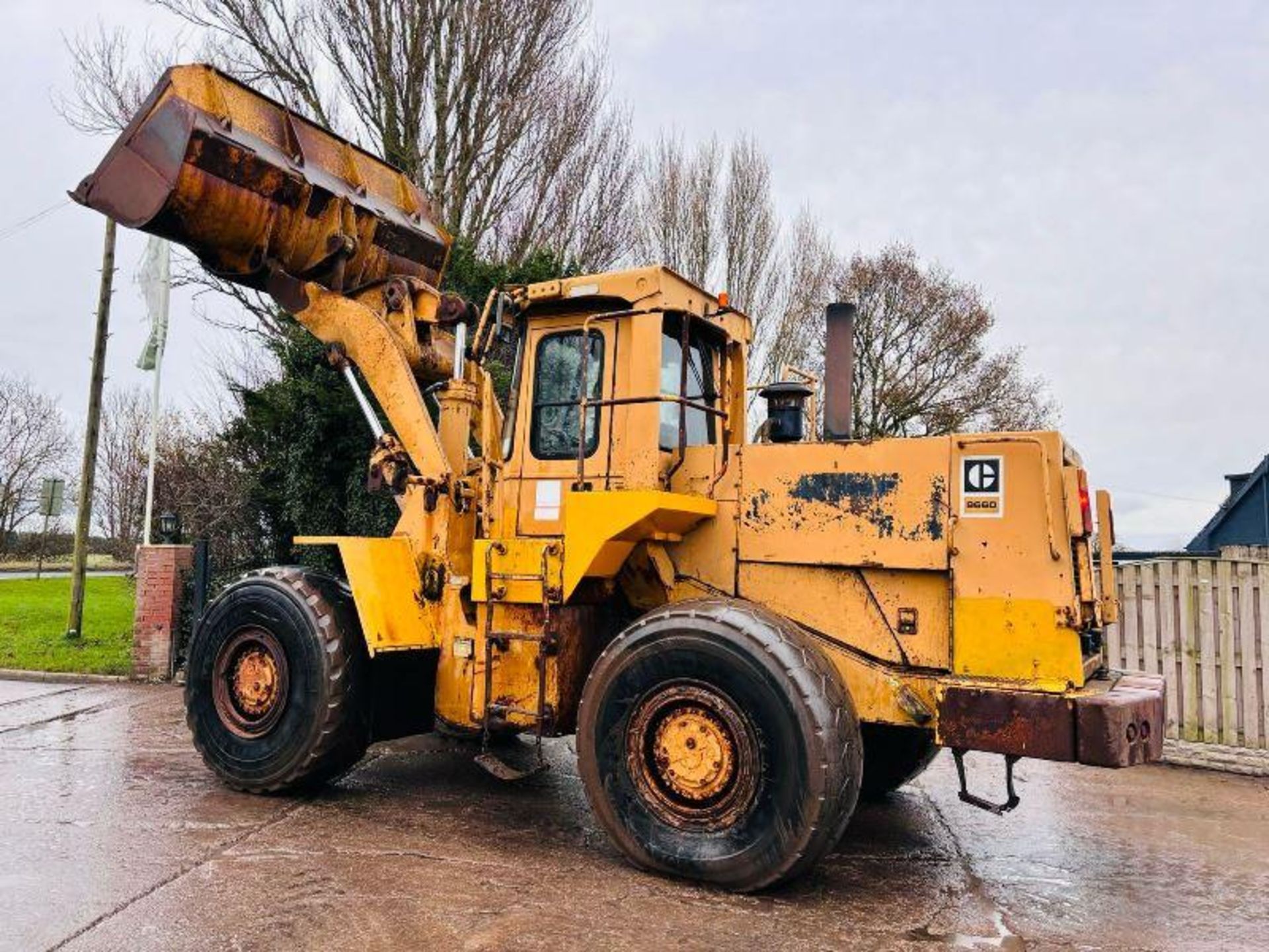 CATERPILLAR 966D 4WD LOADING SHOVEL C/W BUCKET - Image 6 of 18