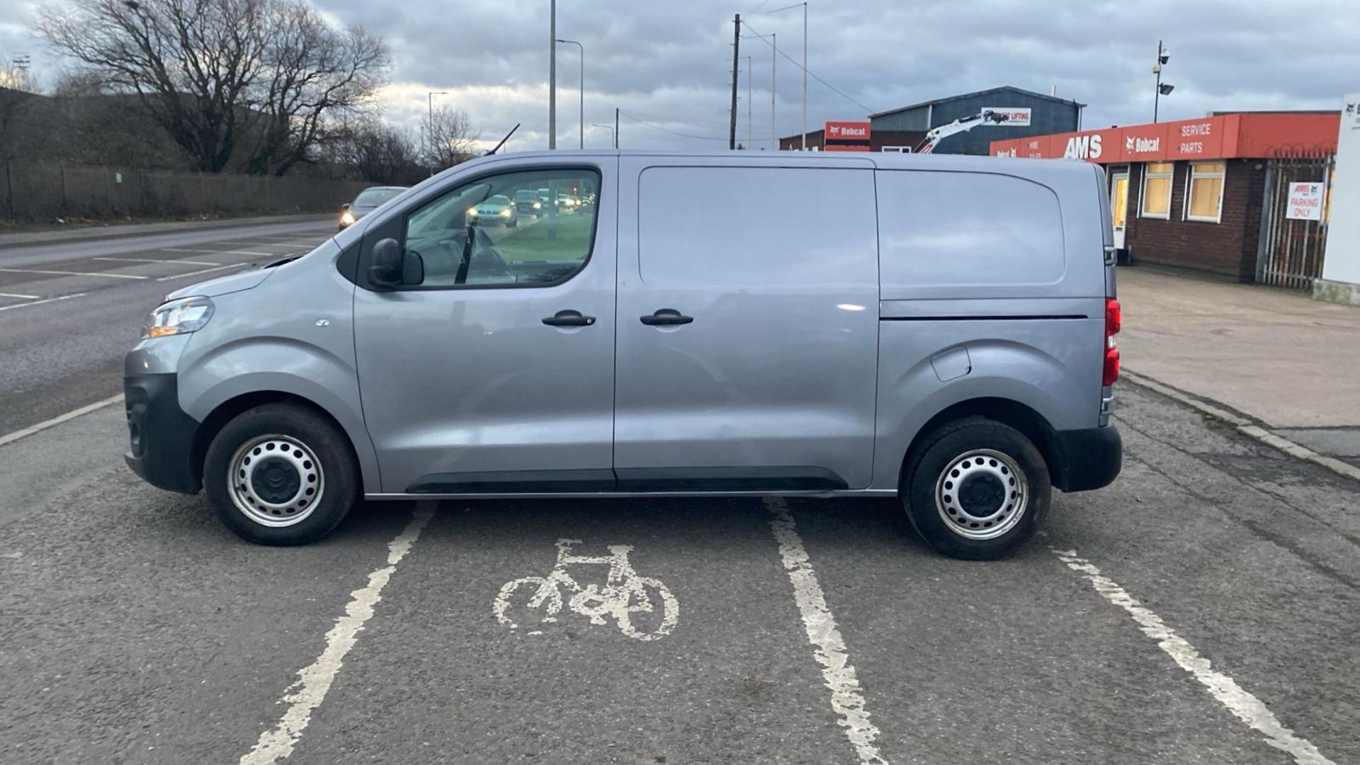 2020 20 CITROEN DISPATCH PANEL VAN - 2.0 6 SPEED - AIR CON - TWIN SIDE DOORS - Image 4 of 10