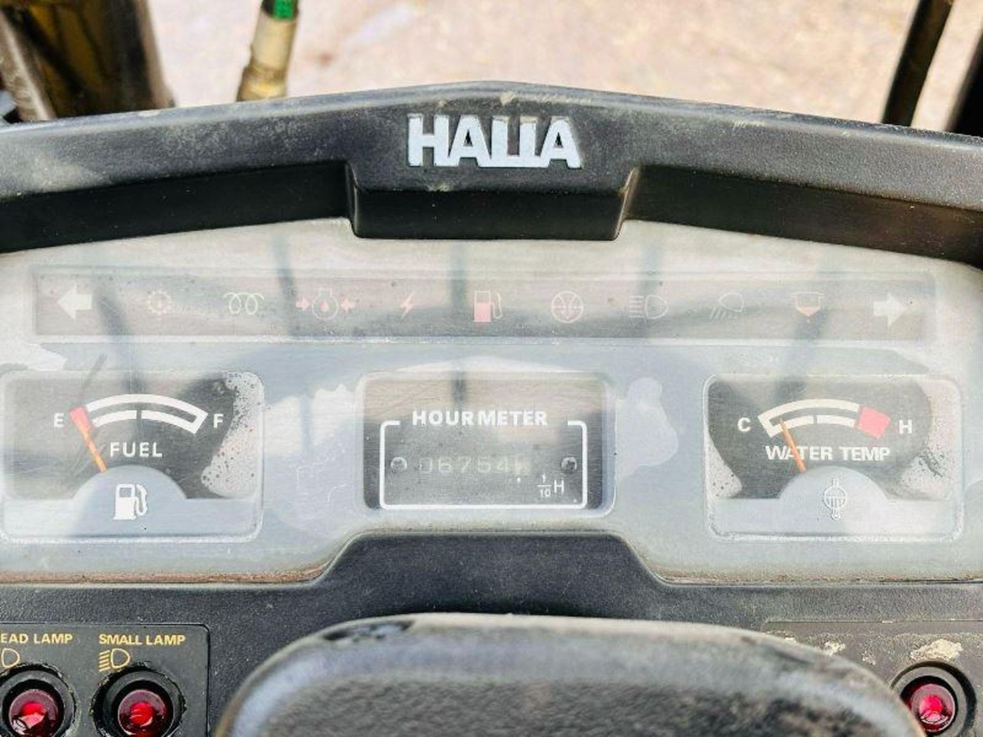 HALLA HDF 45A DIESEL FORKLIFT *CONTAINER SPEC* C/W PALLET TINES - Image 5 of 16