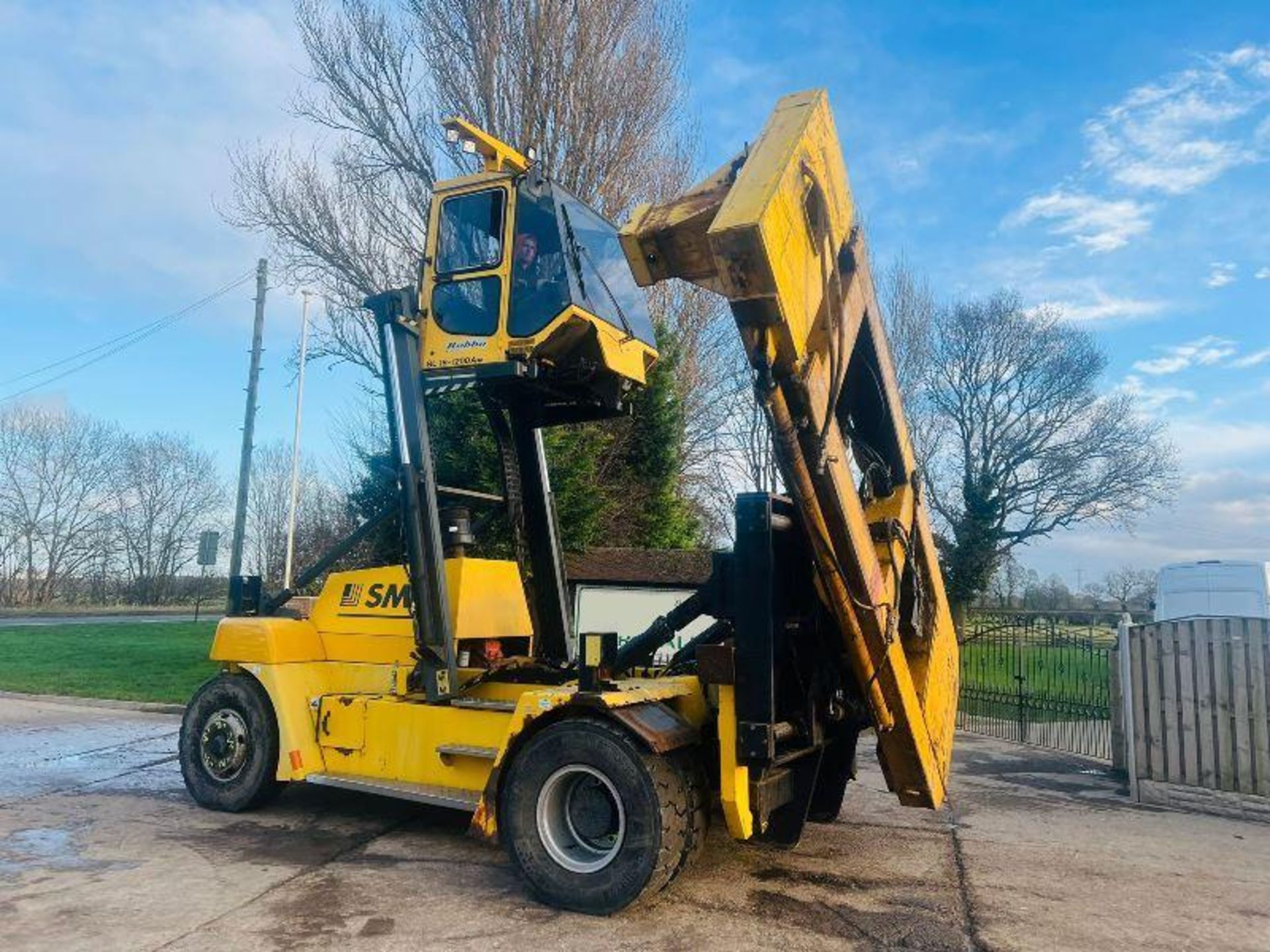 SMV SL16-1200A HIGH RISE CABIN FORKLIFT C/W ROTATING HEAD STOCK & PIPE CARRIER  - Image 16 of 19