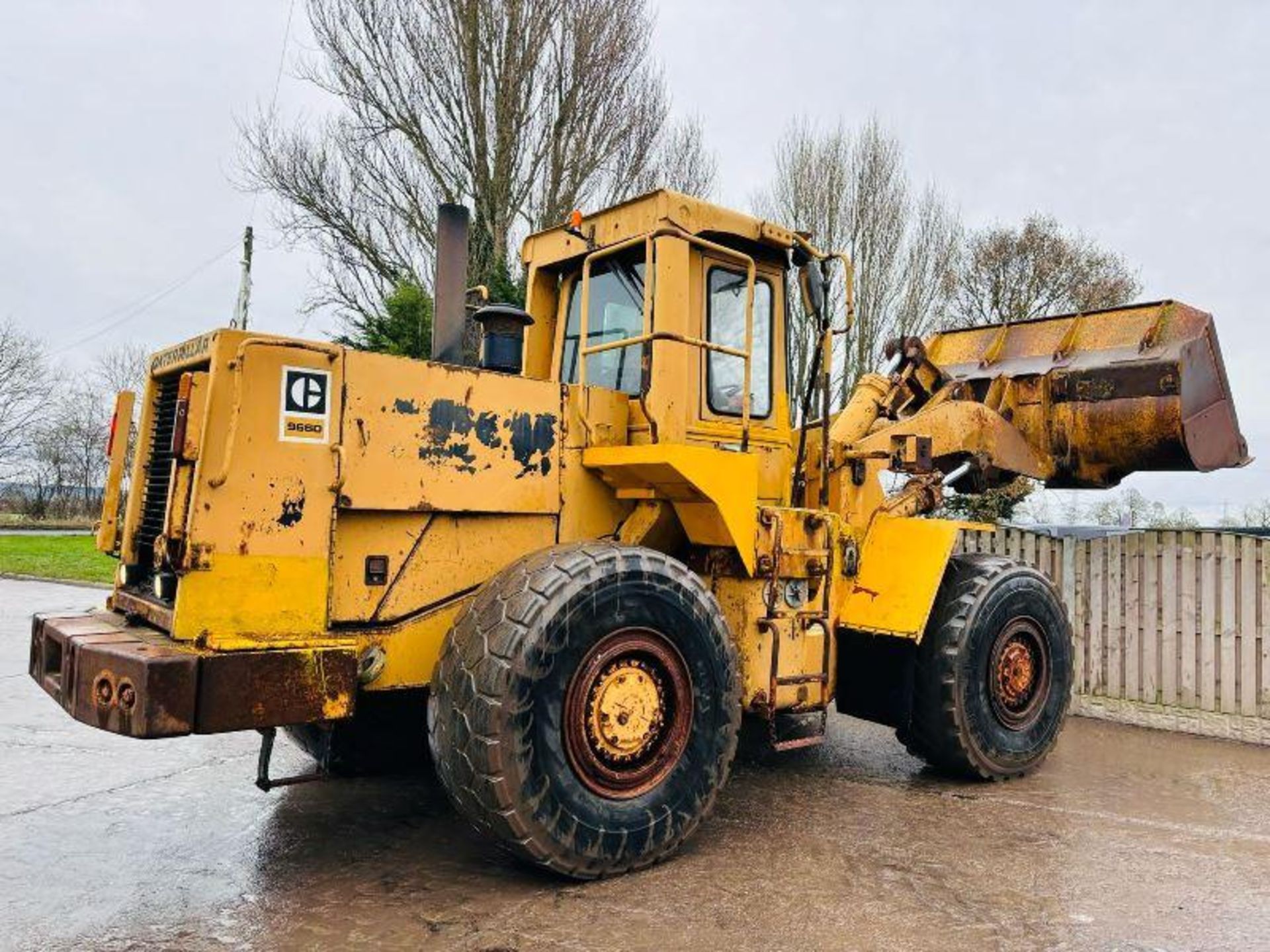 CATERPILLAR 966D 4WD LOADING SHOVEL C/W BUCKET - Image 10 of 18