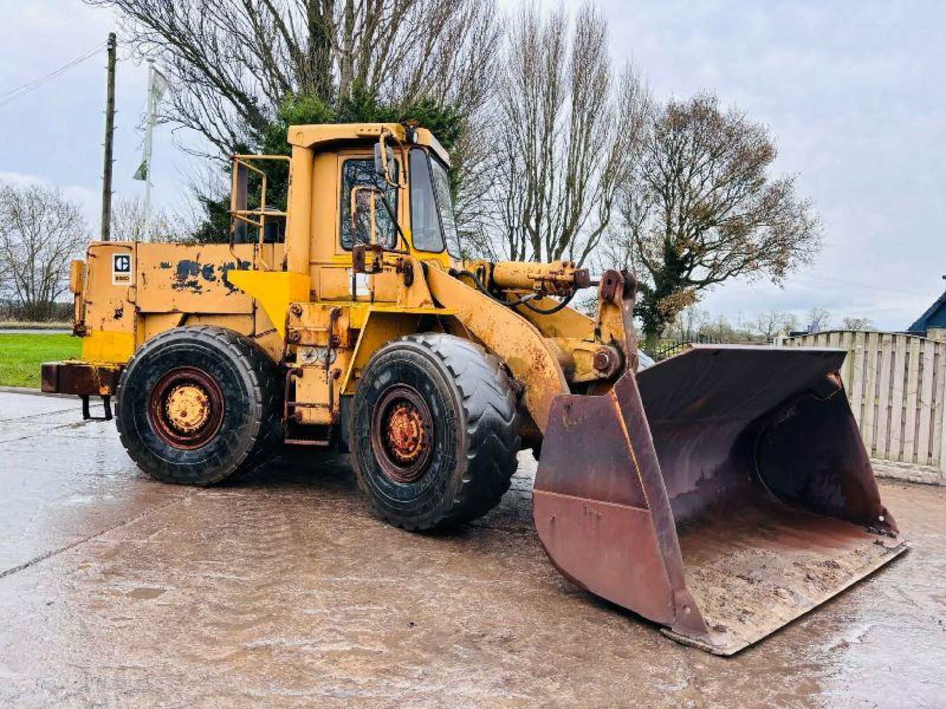 CATERPILLAR 966D 4WD LOADING SHOVEL C/W BUCKET - Image 7 of 18