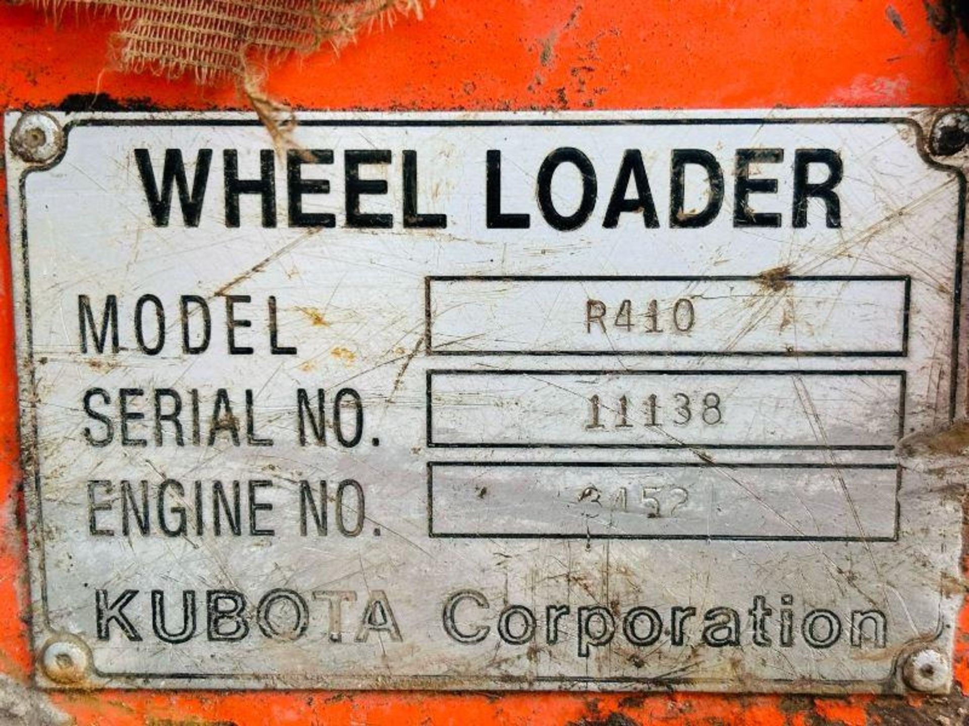 KUBOTA R410 4WD PIVOT STEER BACKHOE DIGGER C/W THREE IN ONE BUCKET - Image 9 of 16