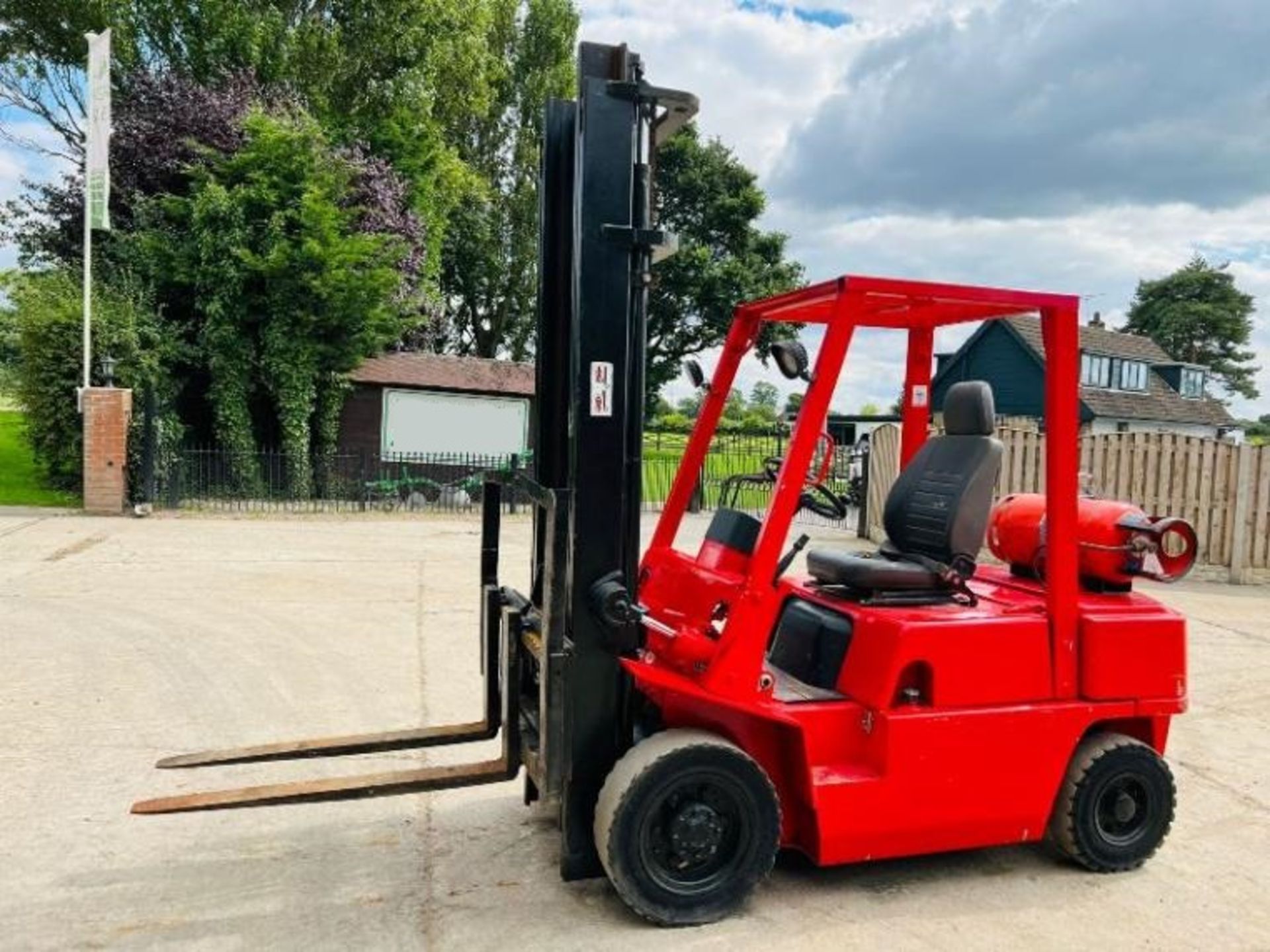 NISSAN FORKLIFT C/W SIDE SHIFT & 2 STAGE MAST - Image 5 of 9