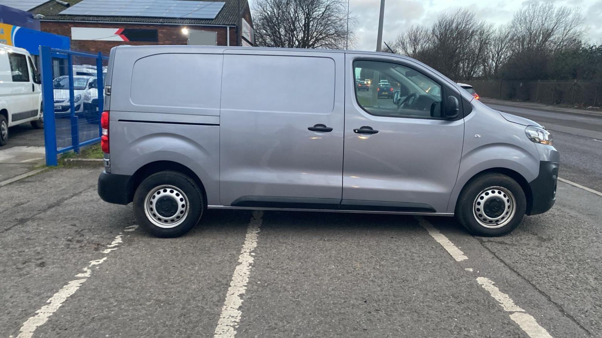 2020 20 CITROEN DISPATCH PANEL VAN - 2.0 6 SPEED - AIR CON - TWIN SIDE DOORS - Image 8 of 10