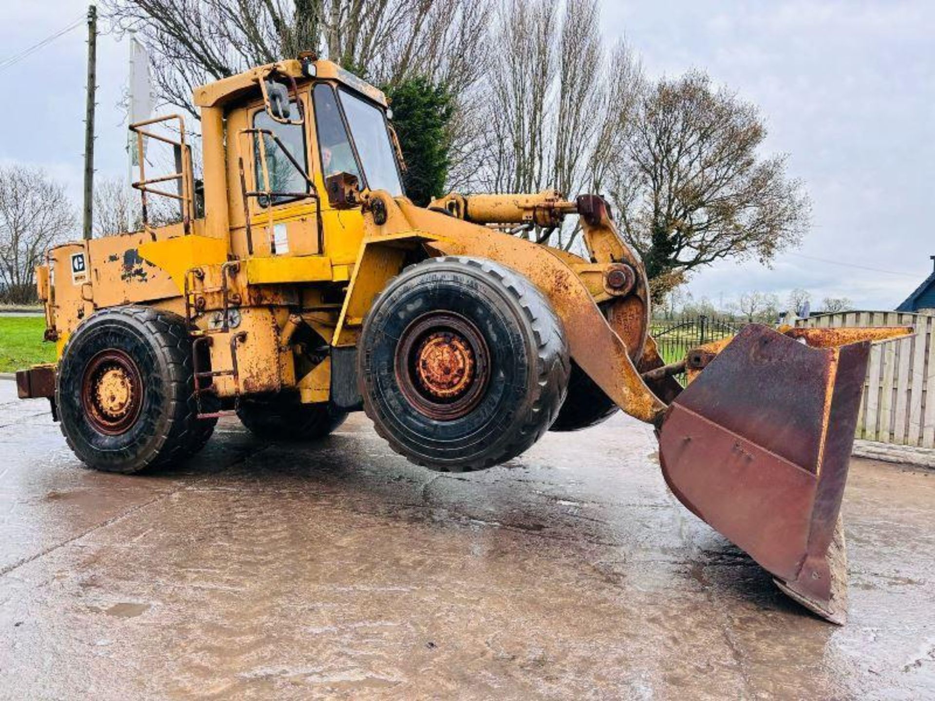 CATERPILLAR 966D 4WD LOADING SHOVEL C/W BUCKET - Image 17 of 18