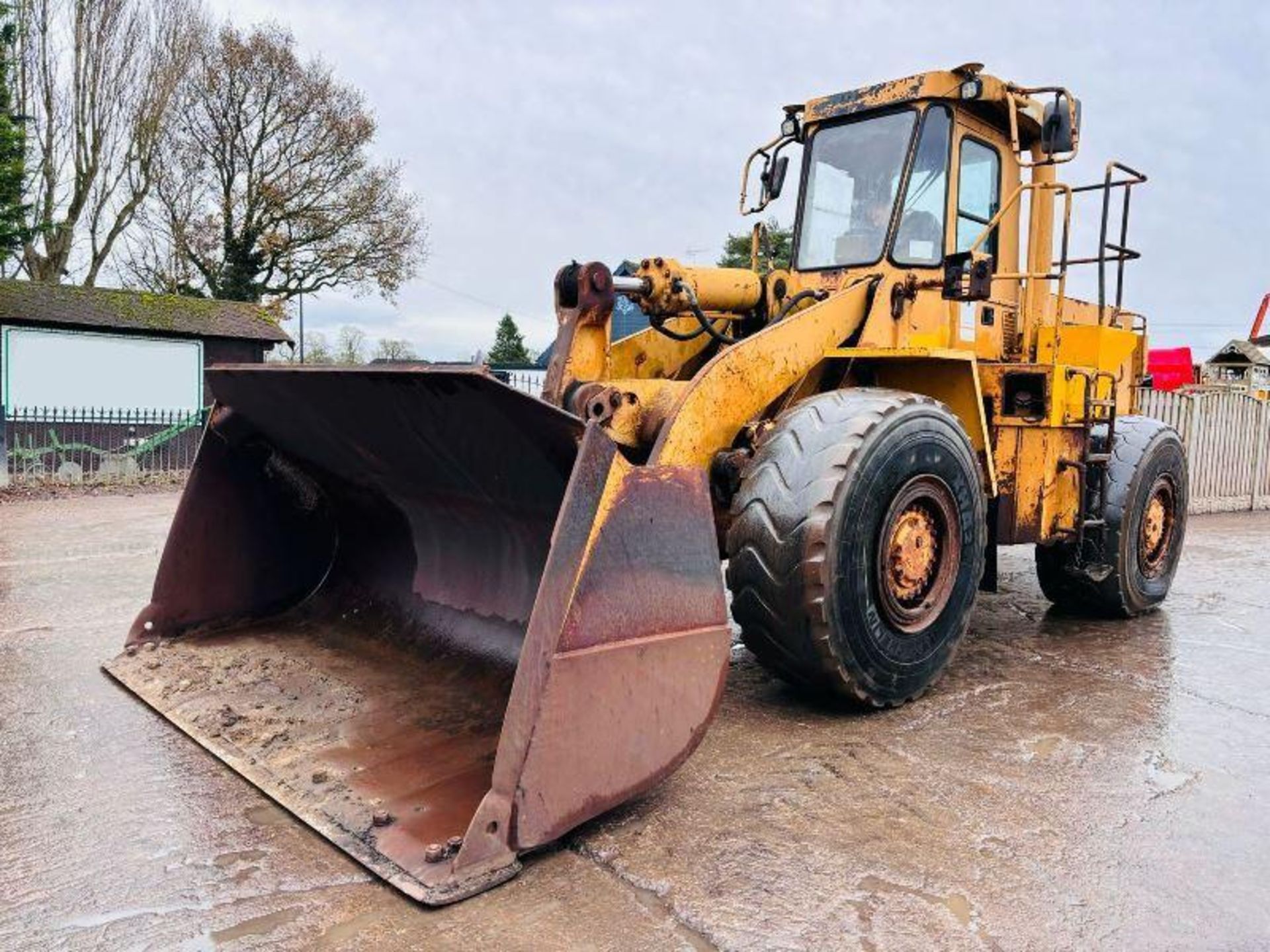 CATERPILLAR 966D 4WD LOADING SHOVEL C/W BUCKET - Image 15 of 18