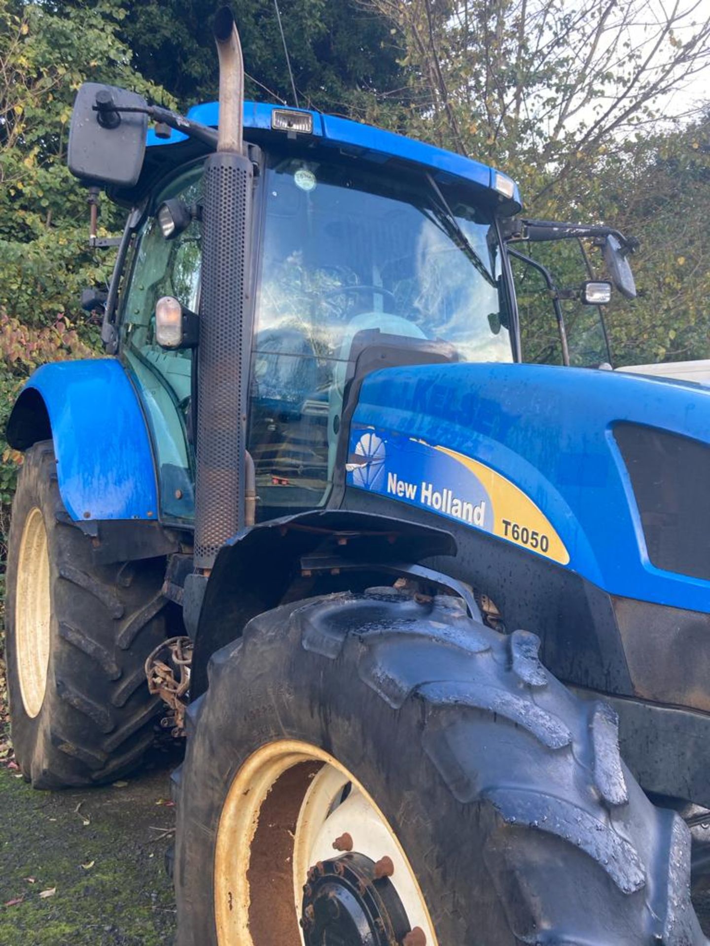 2009 NEW HOLLAND T6050 TRACTOR - 9600 HOURS