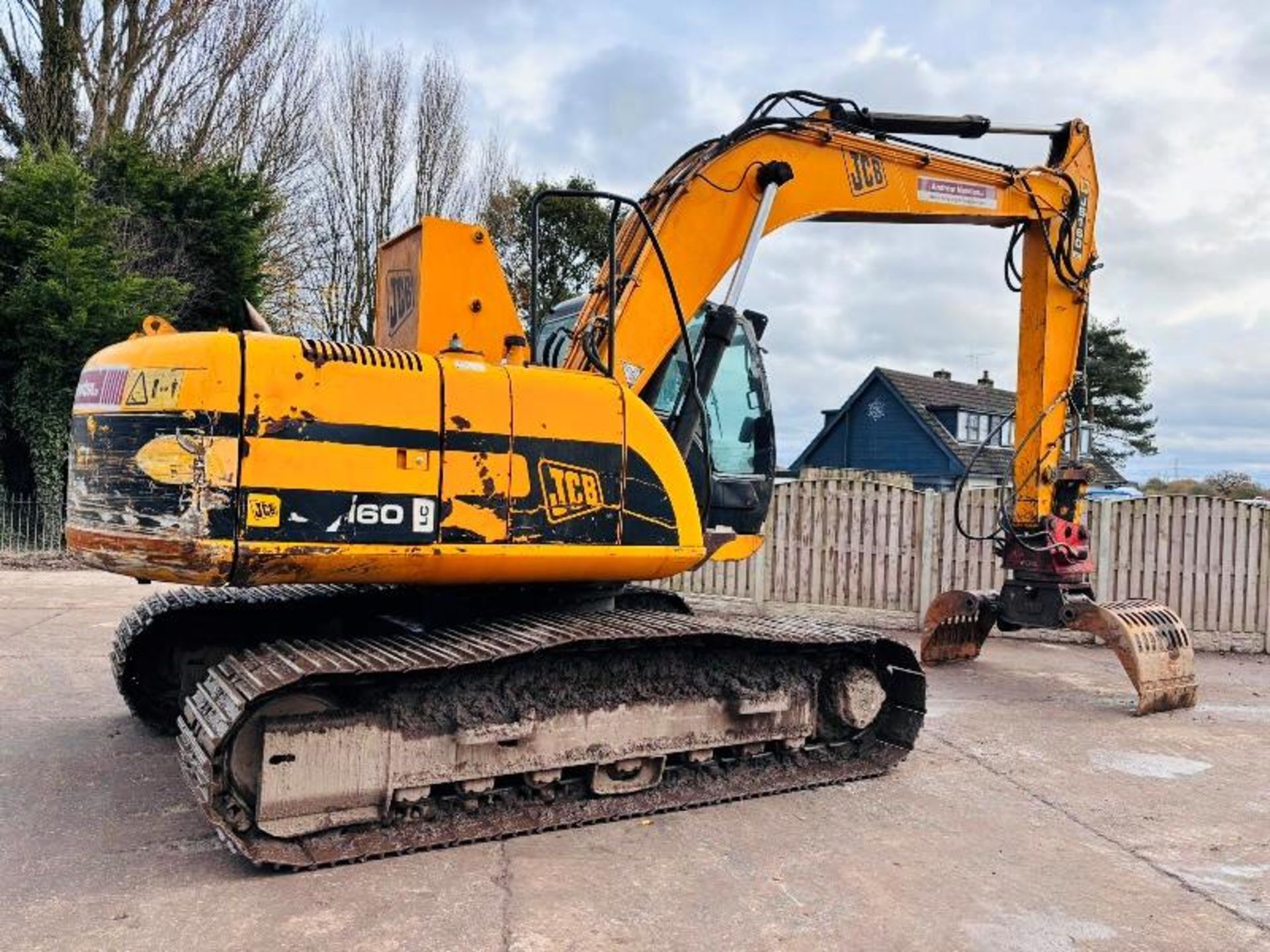 JCB JS160LC HIGH RISE CABIN SCRAP HANDLER C/W ROTATING SELECTOR GRAB - Image 8 of 16