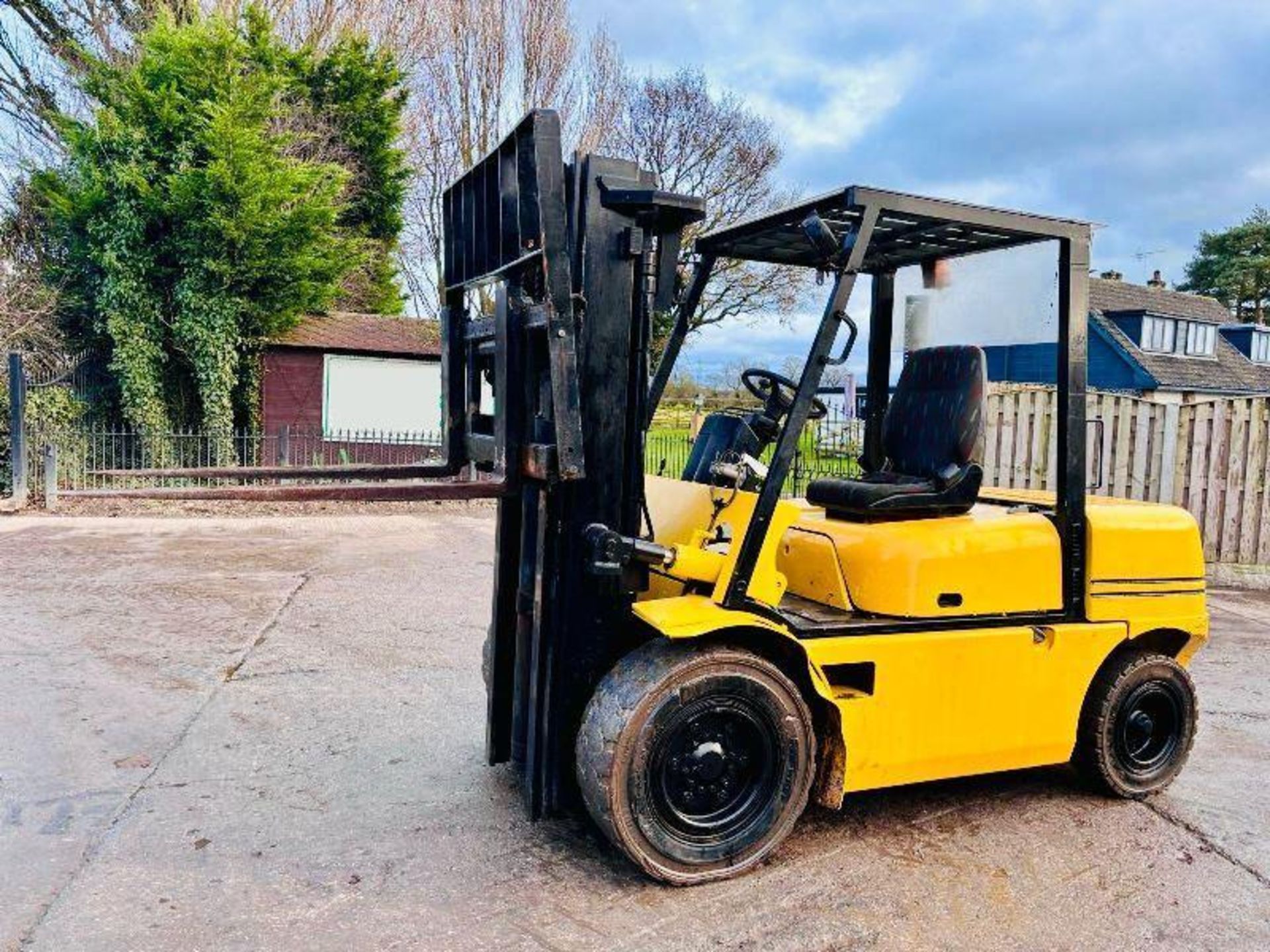 HALLA HDF 45A DIESEL FORKLIFT *CONTAINER SPEC* C/W PALLET TINES - Image 15 of 16