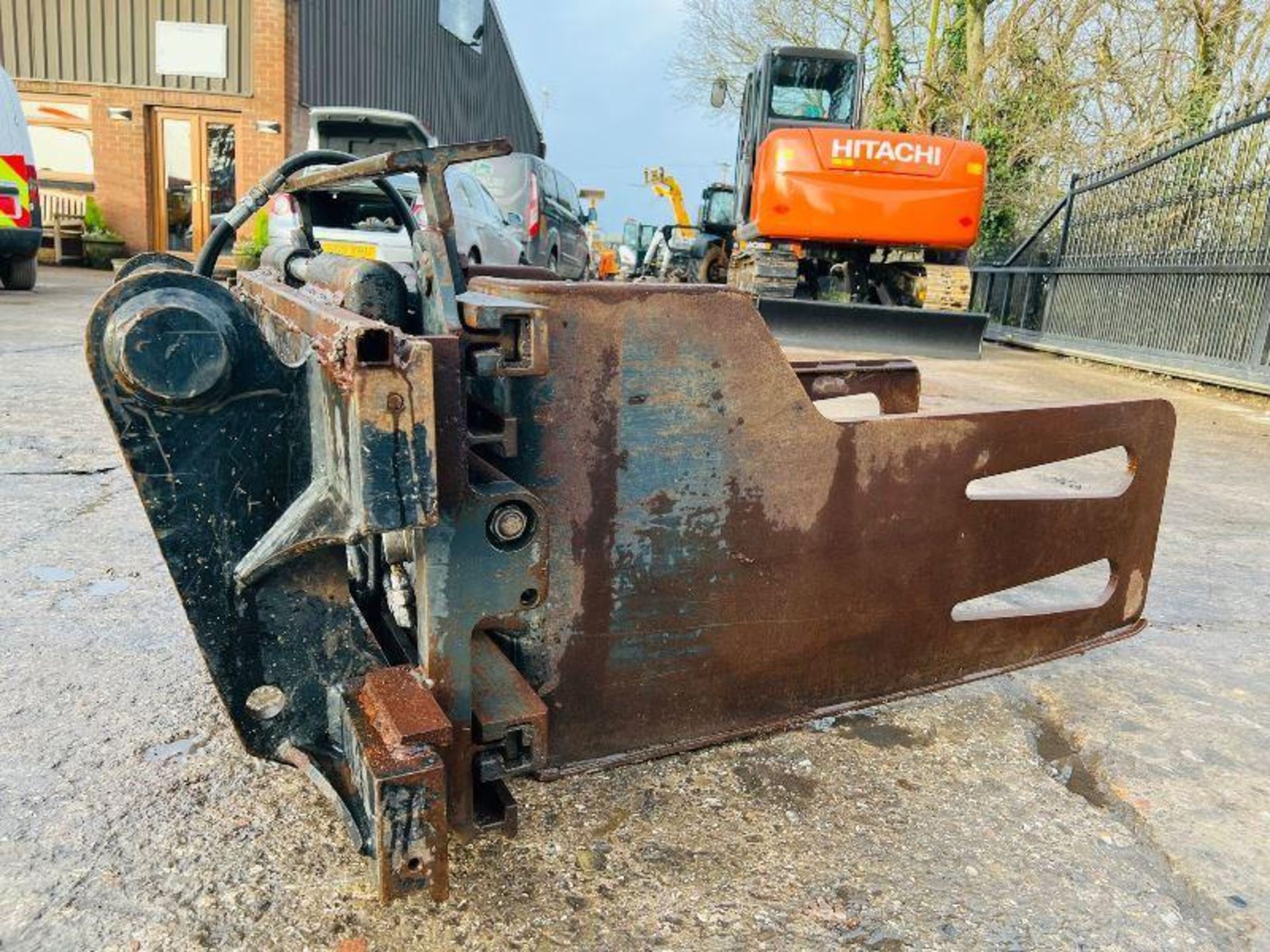 HYDRAULIC BALE GRAB TO SUIT MANITOU BRACKETS  - Image 6 of 7