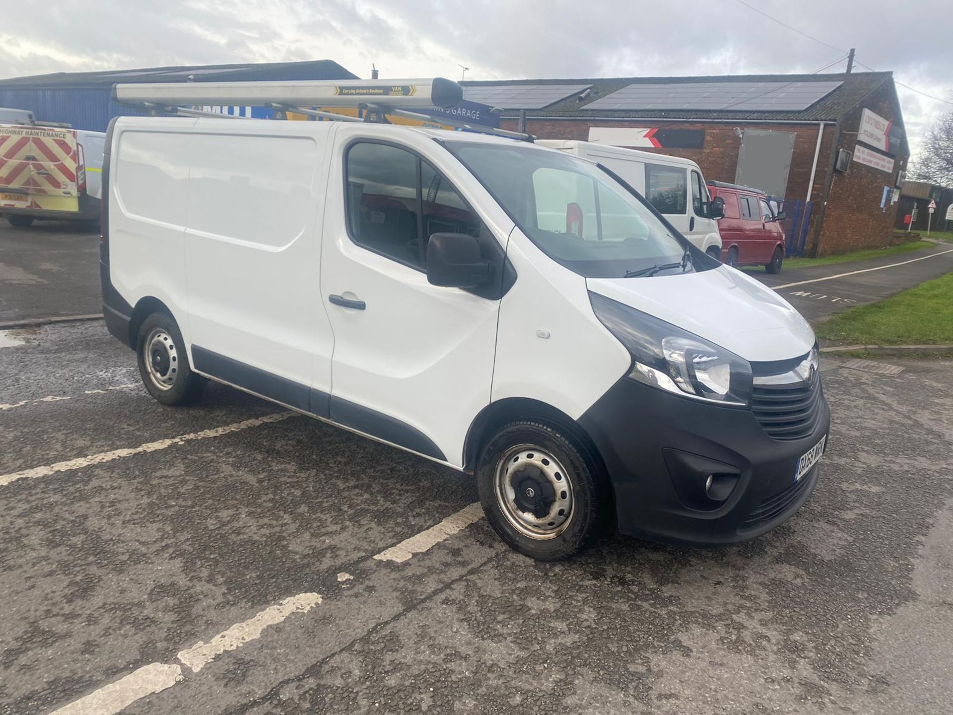 2018/68 VAUXHALL VIVARO 2700 CDTI PANEL VAN - 85K - EURO 6 - Image 9 of 10