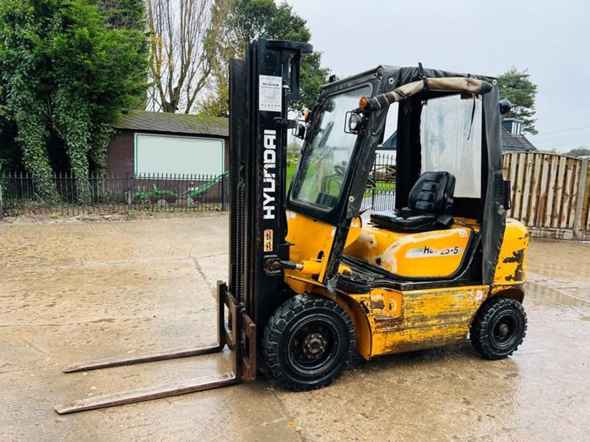 HYUNDIA HDF25-5 CONTAINER SPEC FORKLIFT C/W 3 STAGE MAST - Image 11 of 14