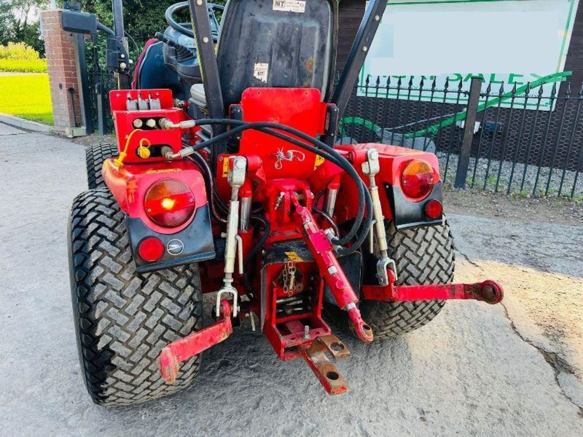 MCCORMICK G30R 4WD COMPACT TRACTOR *1368 HOURS* C/W REVERSE DRIVE - Image 6 of 12