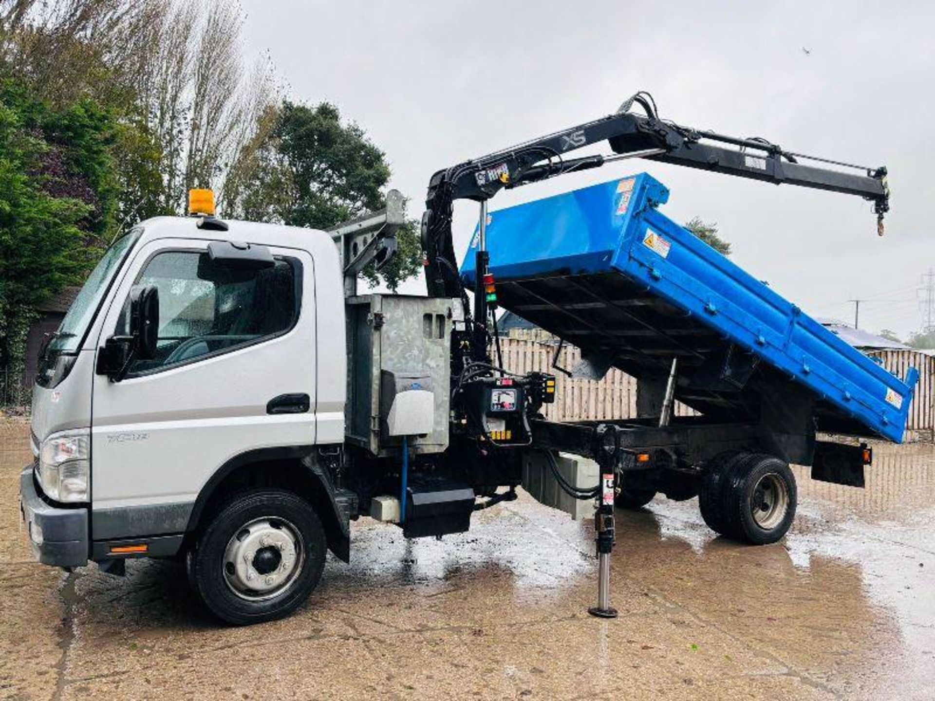 MITSUBISHI CANTER 7C18 4X2 TIPPER LORRY C/W HIAB CRANE - Image 10 of 17