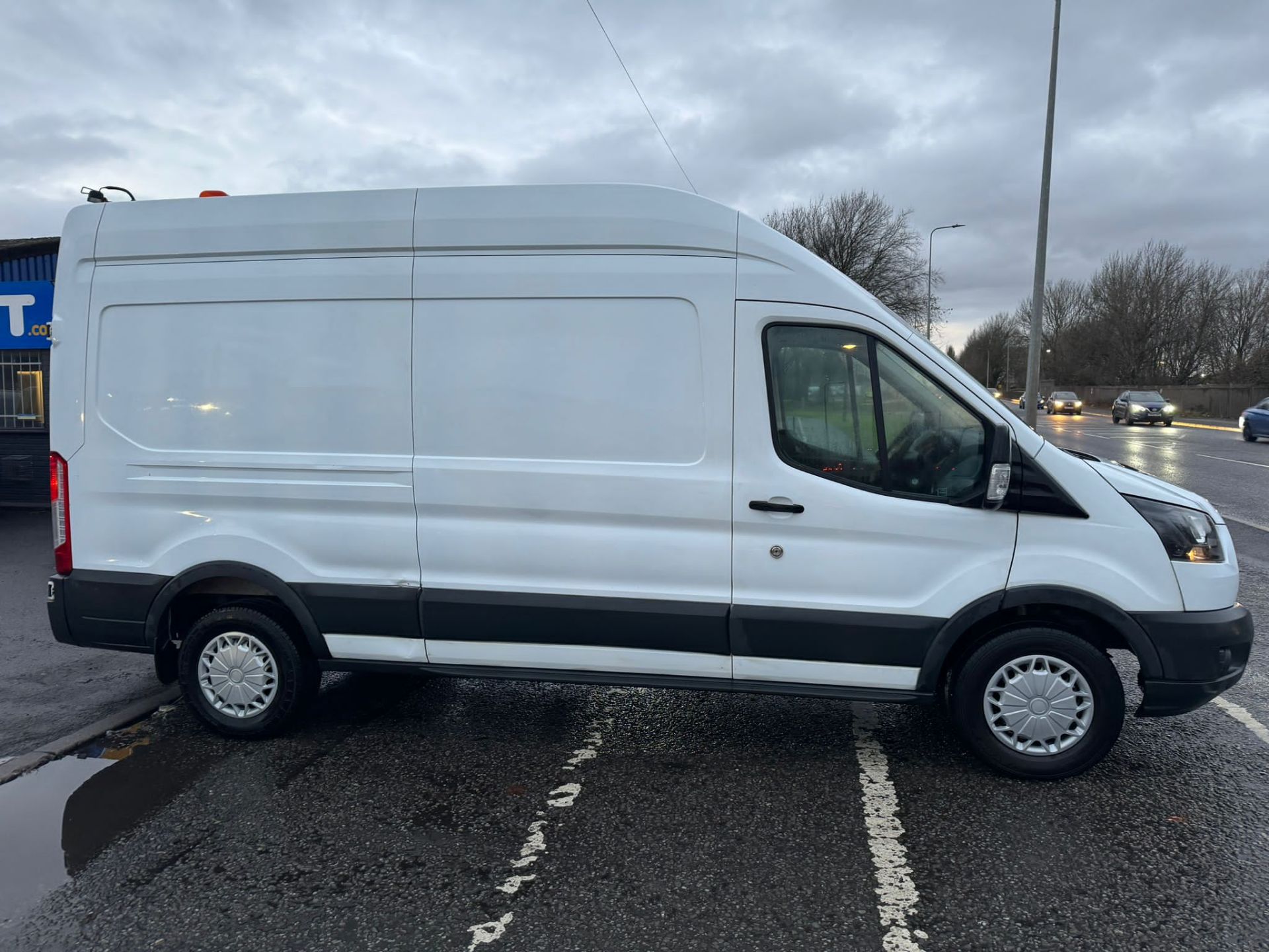 2018 68 FORD TRANSIT 350 PANEL VAN - RWD - EURO 6 - PLY LINED - 98k MILES - Image 3 of 11