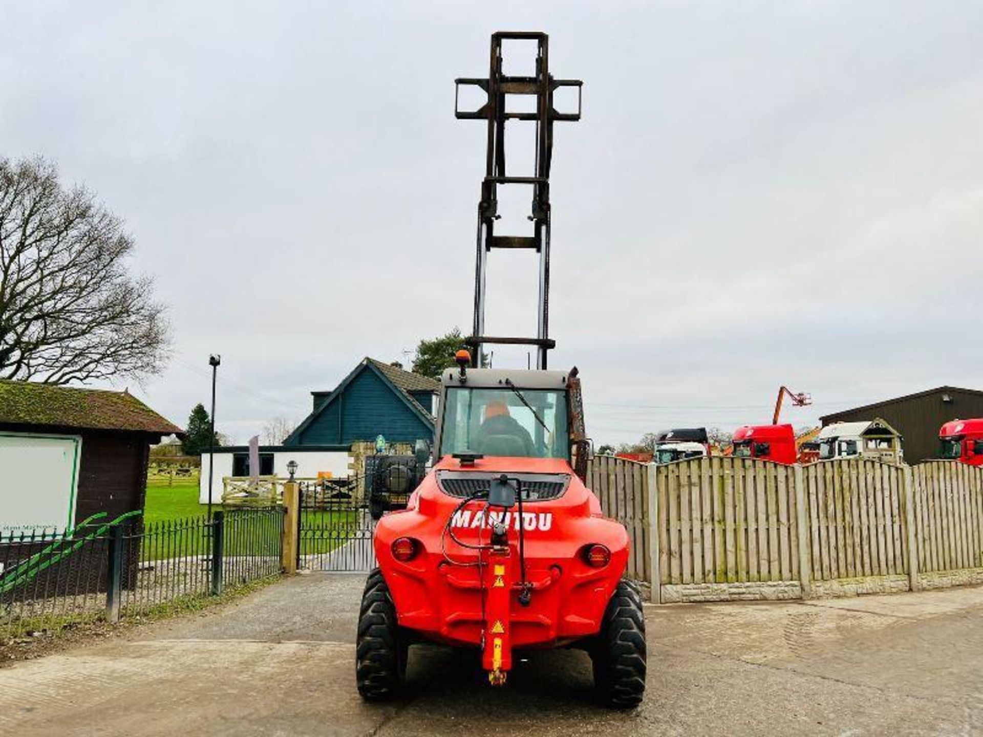 MANITOU M26-4 ROUGH TERRIAN 4WD FORKLIFT *YEAR 2014* C/W PICK UP HITCH  - Image 2 of 14