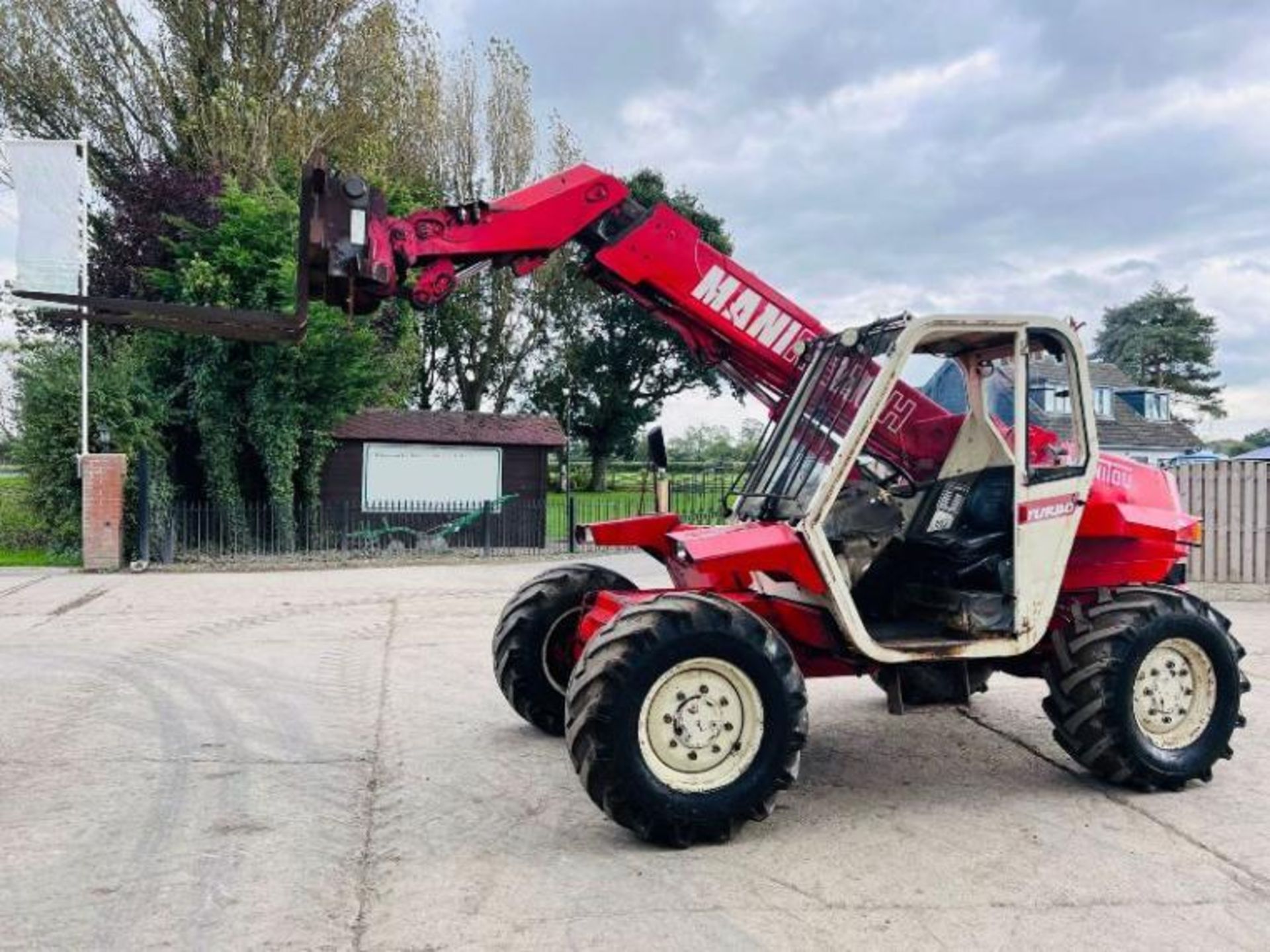 MANITOU MLT626 4WD TELEHANDLER C/W PALLET TINES - Bild 13 aus 17