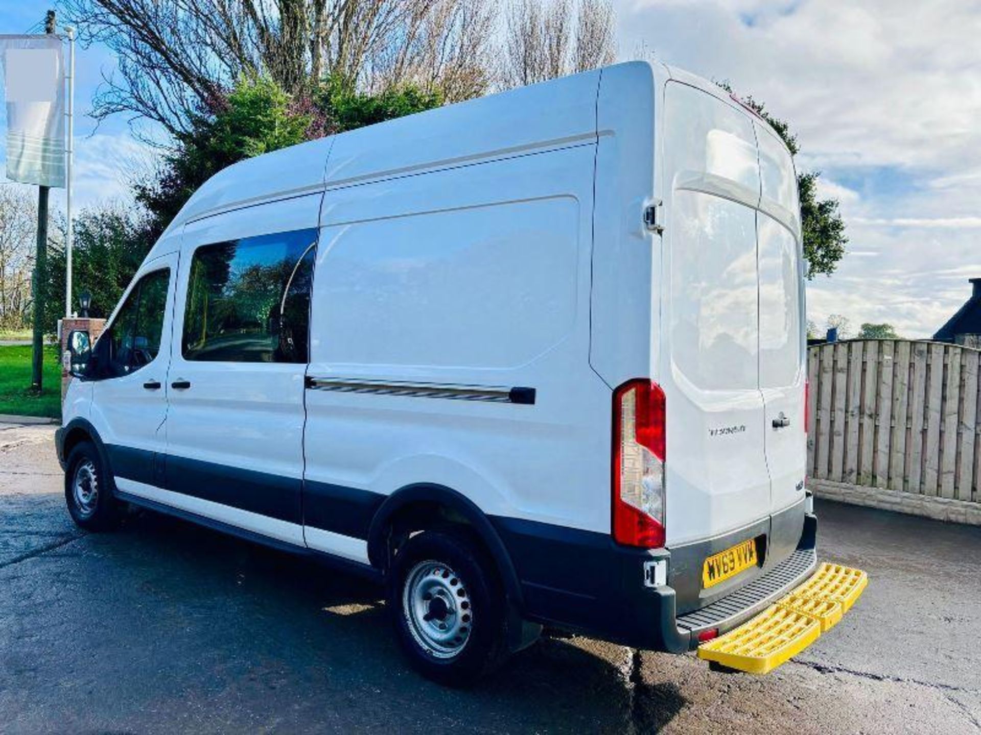 2019 FORD TRANSIT 350 CREW VAN - BLUETOOTH - HANDS FREE - USB POINT. - Image 16 of 18