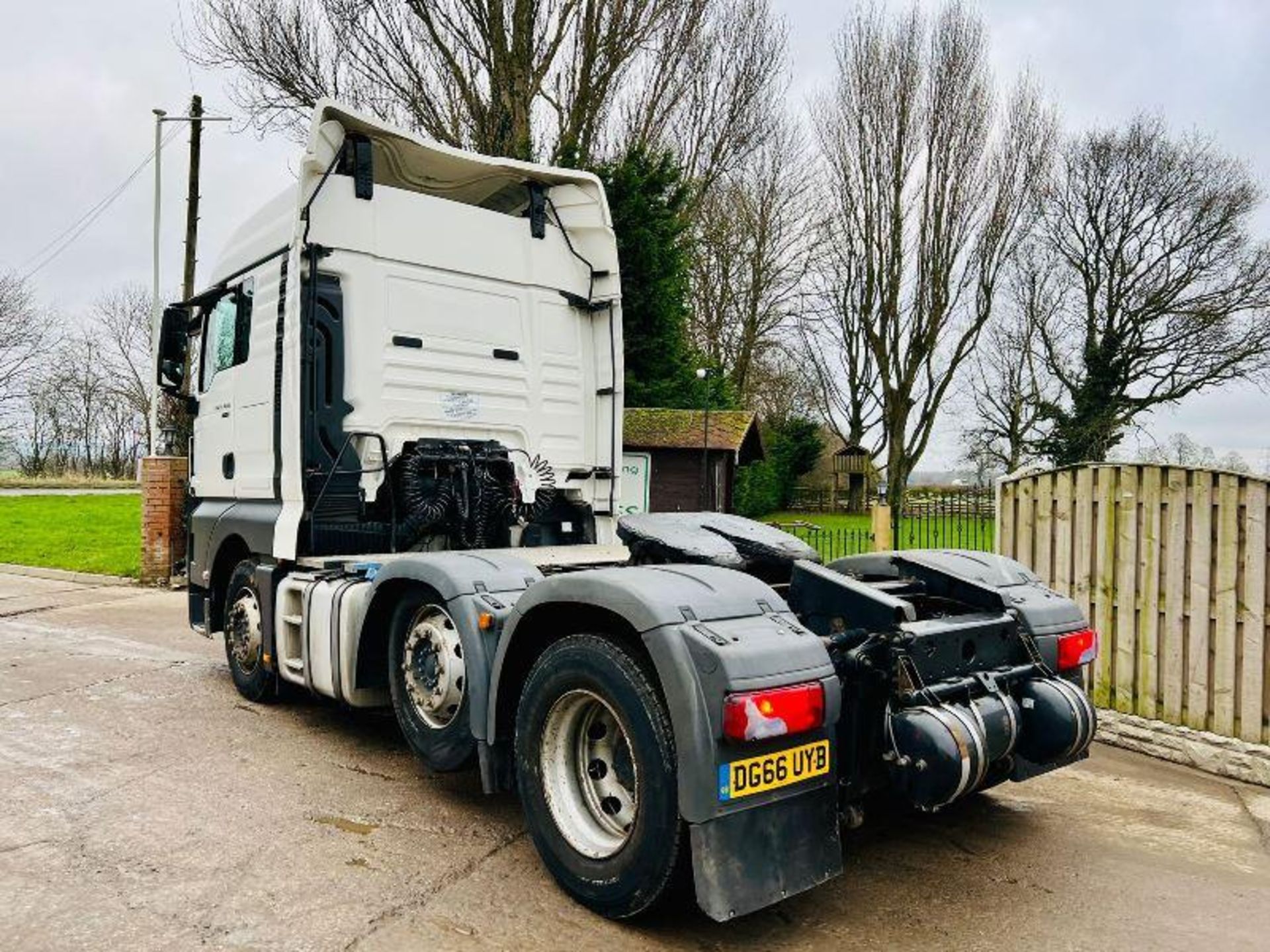 MAN TGX 26.440 6X2 TRACTOR UNIT *YEAR 2016* C/W MID LIFT - Bild 3 aus 18