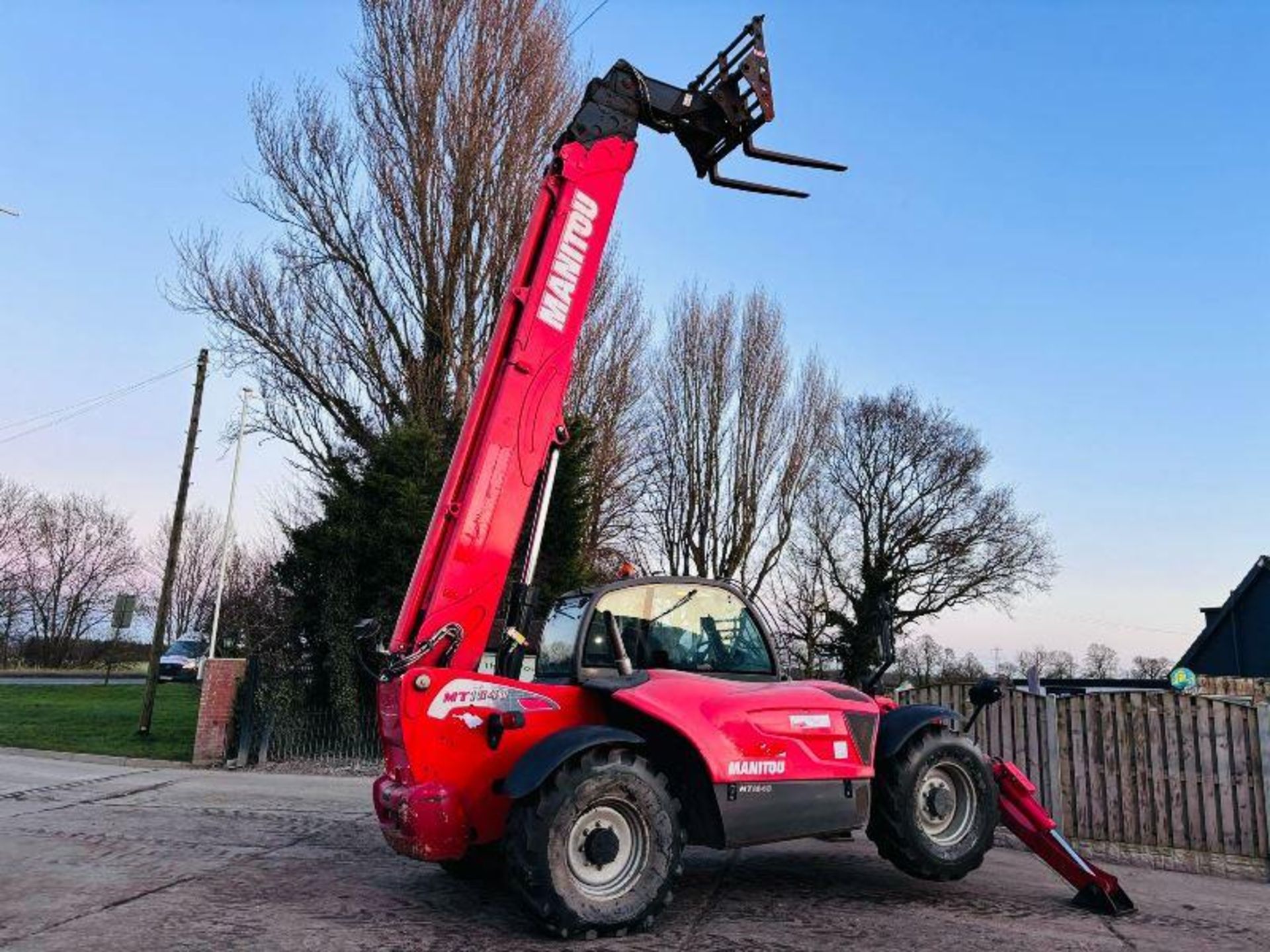 MANITOU MT1840 4WD TELEHANDLER *18 METER REACH* C/W PALLET TINES  - Bild 8 aus 16