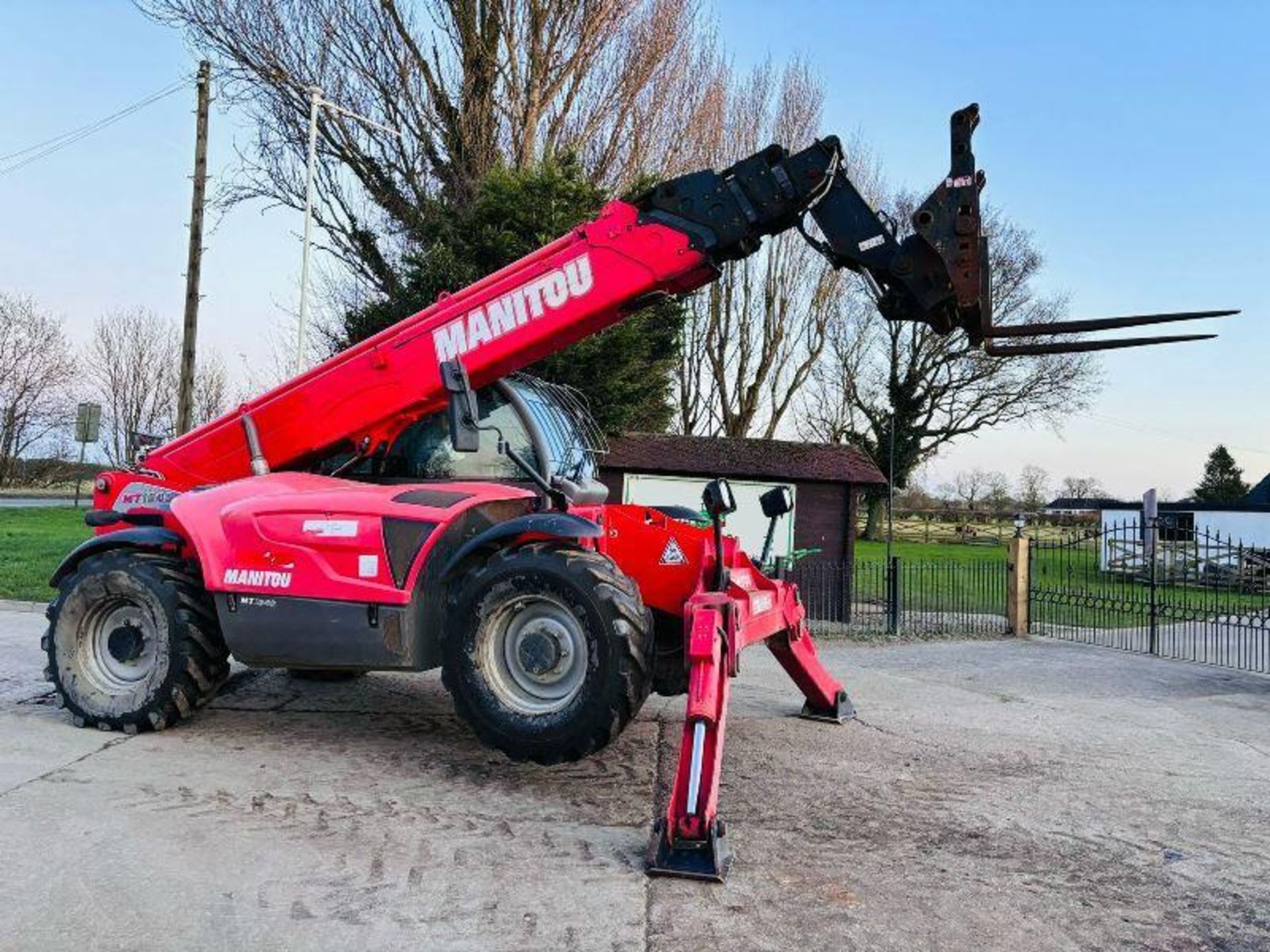 MANITOU MT1840 4WD TELEHANDLER *18 METER REACH* C/W PALLET TINES  - Bild 16 aus 16